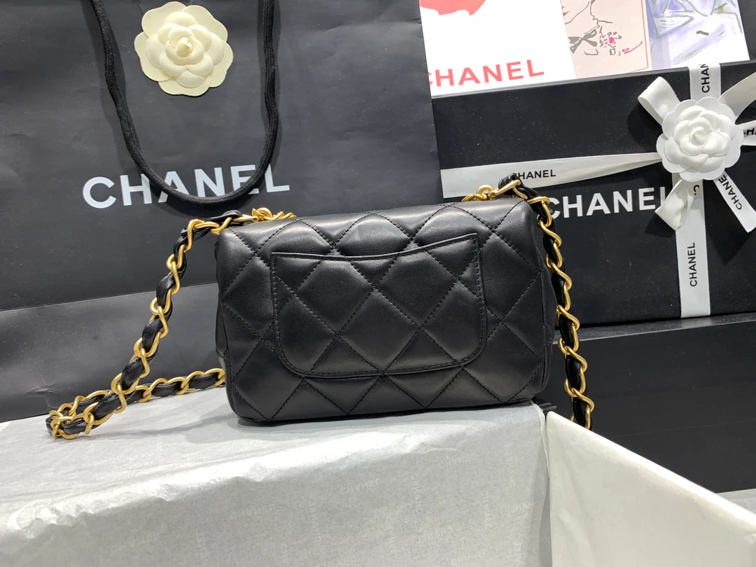 Новинка сезона весна/лето 2023 от Chanel - сумка Gold Coin CF - черная - 1