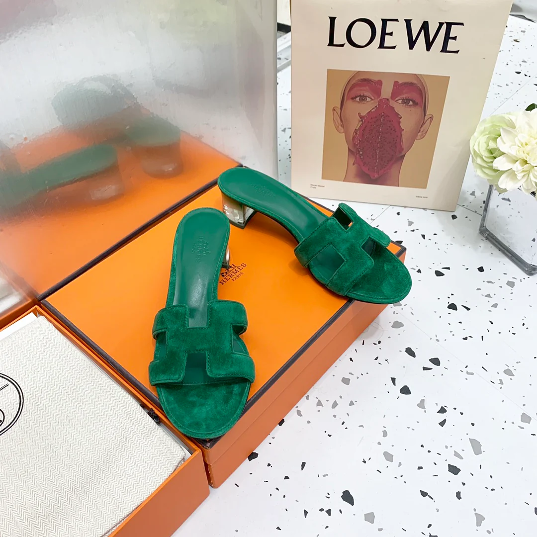 Новинка весны 2022 года от Hermes - сандалии на плоской подошве и среднем каблуке - 2