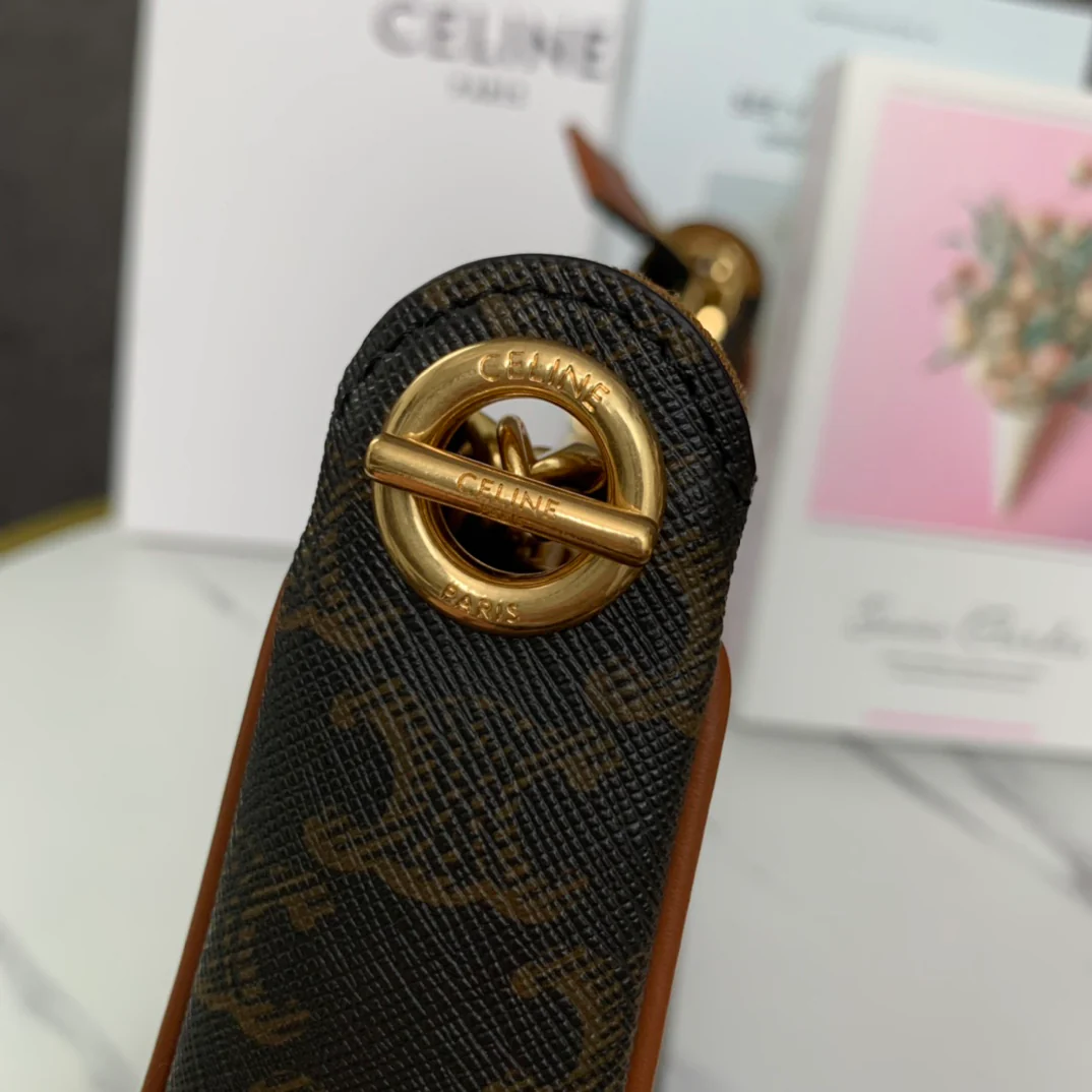 Новая сумка Celine Ava с цепочкой, 2022 год.