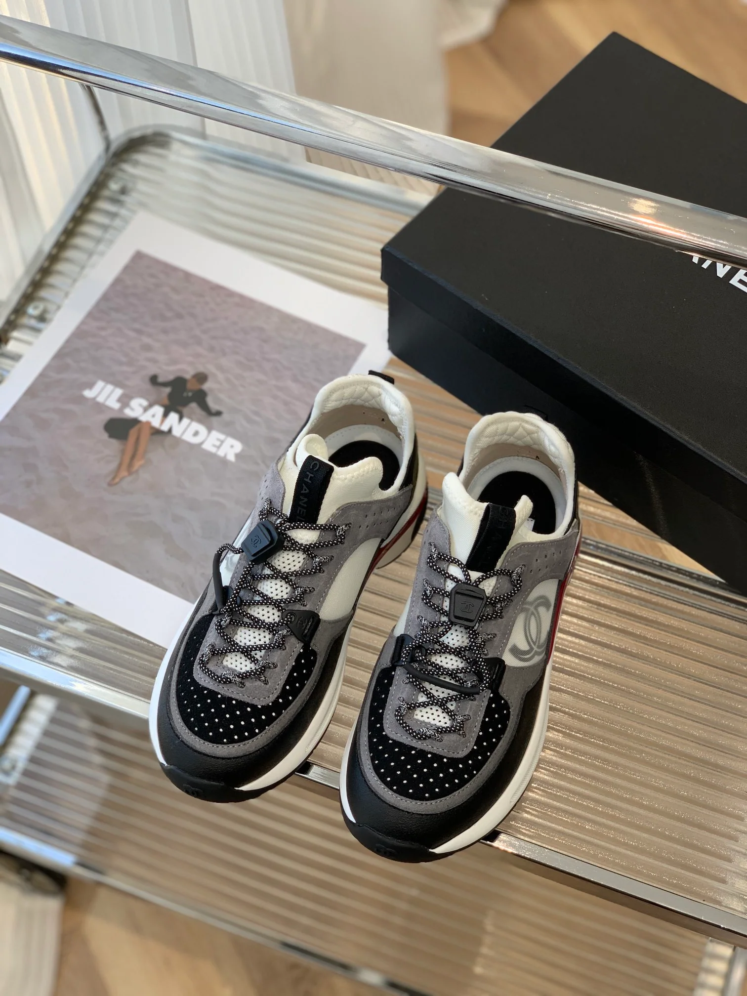 Chanel - Повседневные кроссовки - Черно-серые