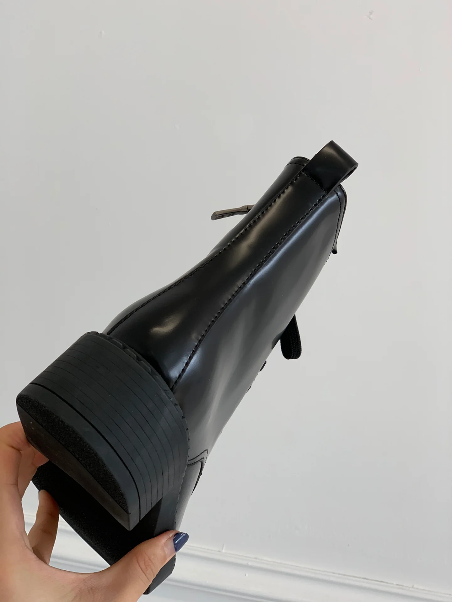 Новинка сезона осень/зима 2022 от Prada - Ботинки Dr. Martens на шнуровке - 2