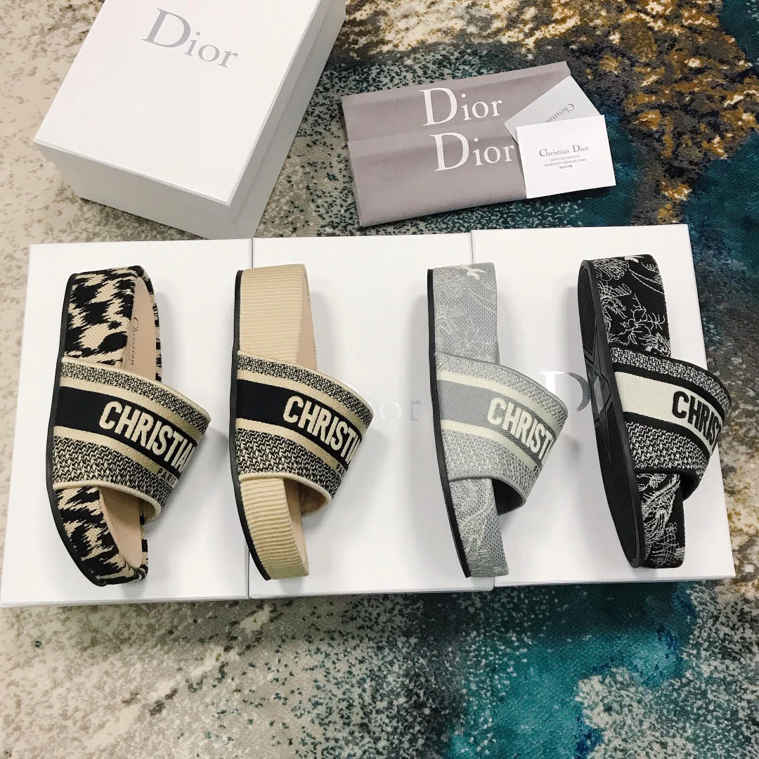 Коллекция сандалий на платформе Dior