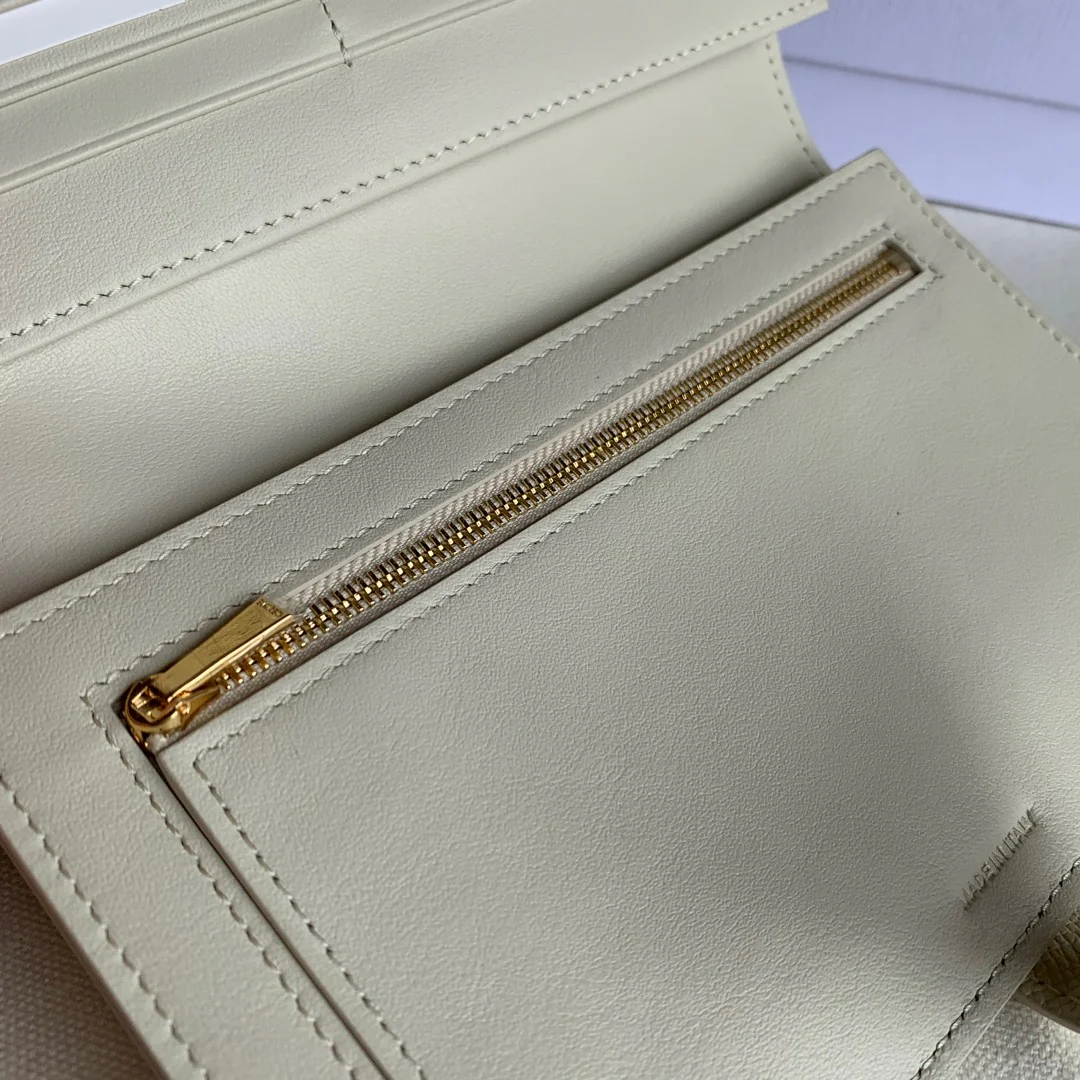 Длинный кошелек Celine - Кошелек с ремешком из зернистой телячьей кожи