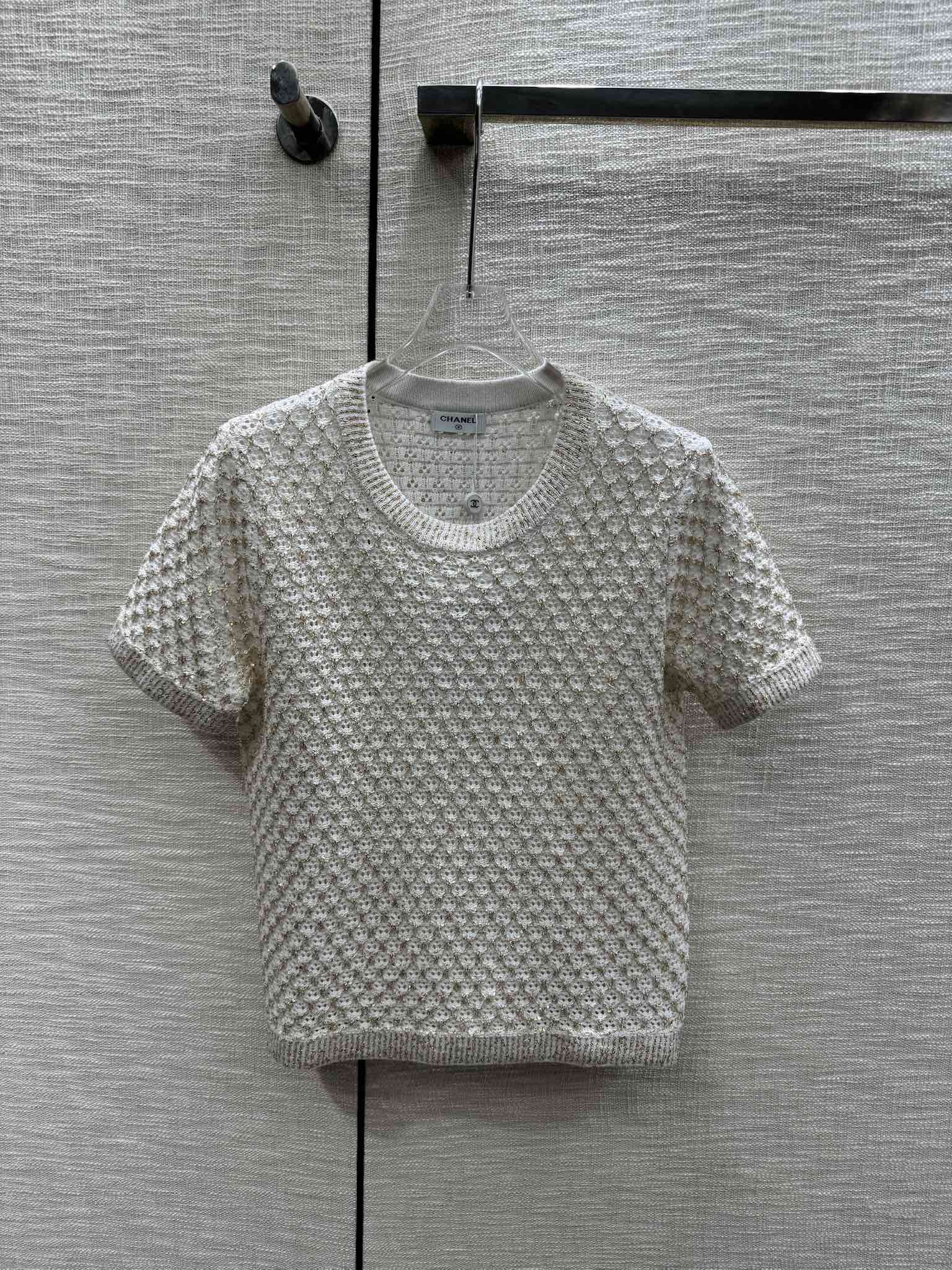 Chanel 2403 Черный с серебряными пайетками, вязаный, с коротким рукавом - белый