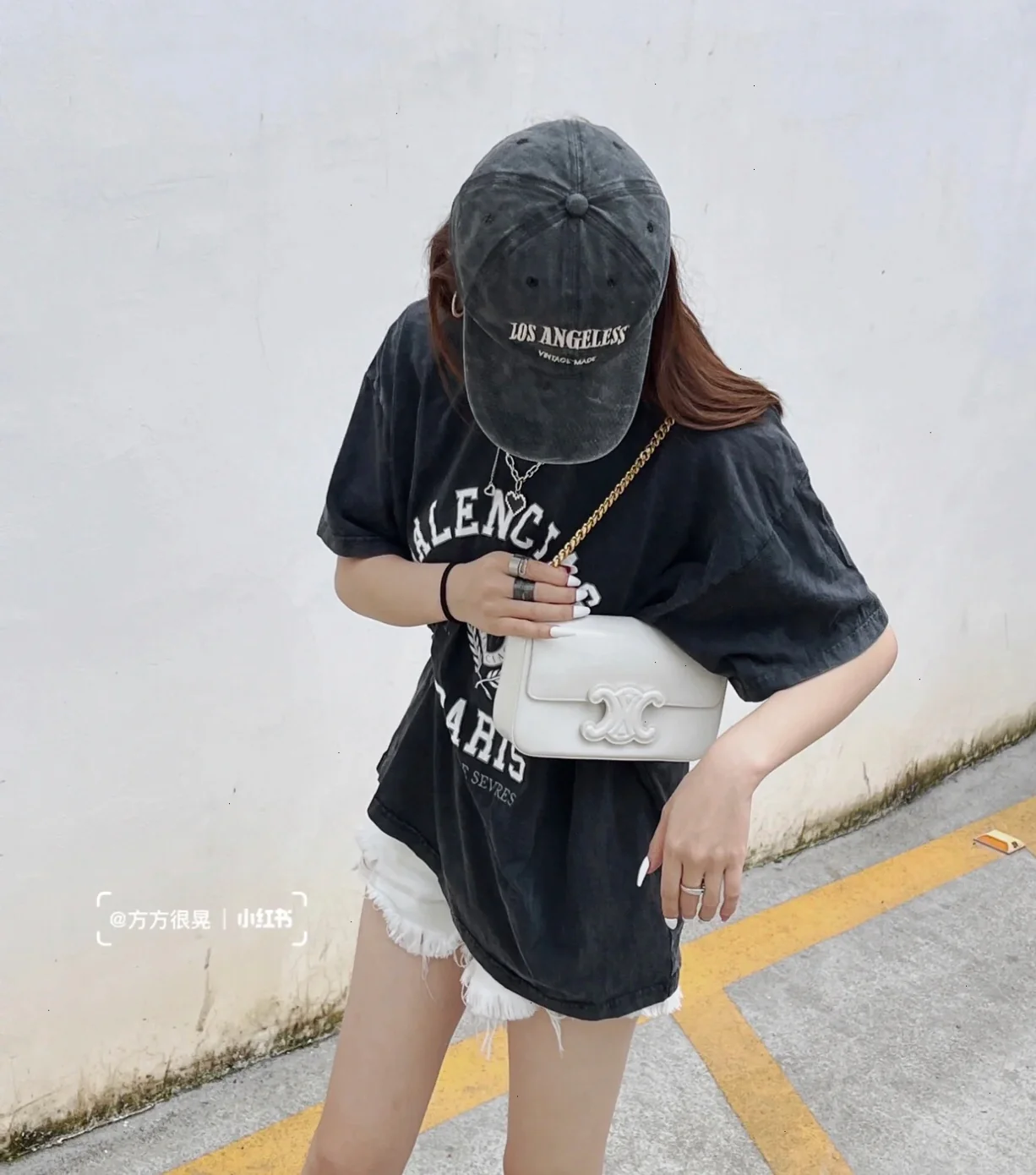 Сумка Celine Triomphe на плечо из глянцевой телячьей кожи с цепочкой - 2 шт.