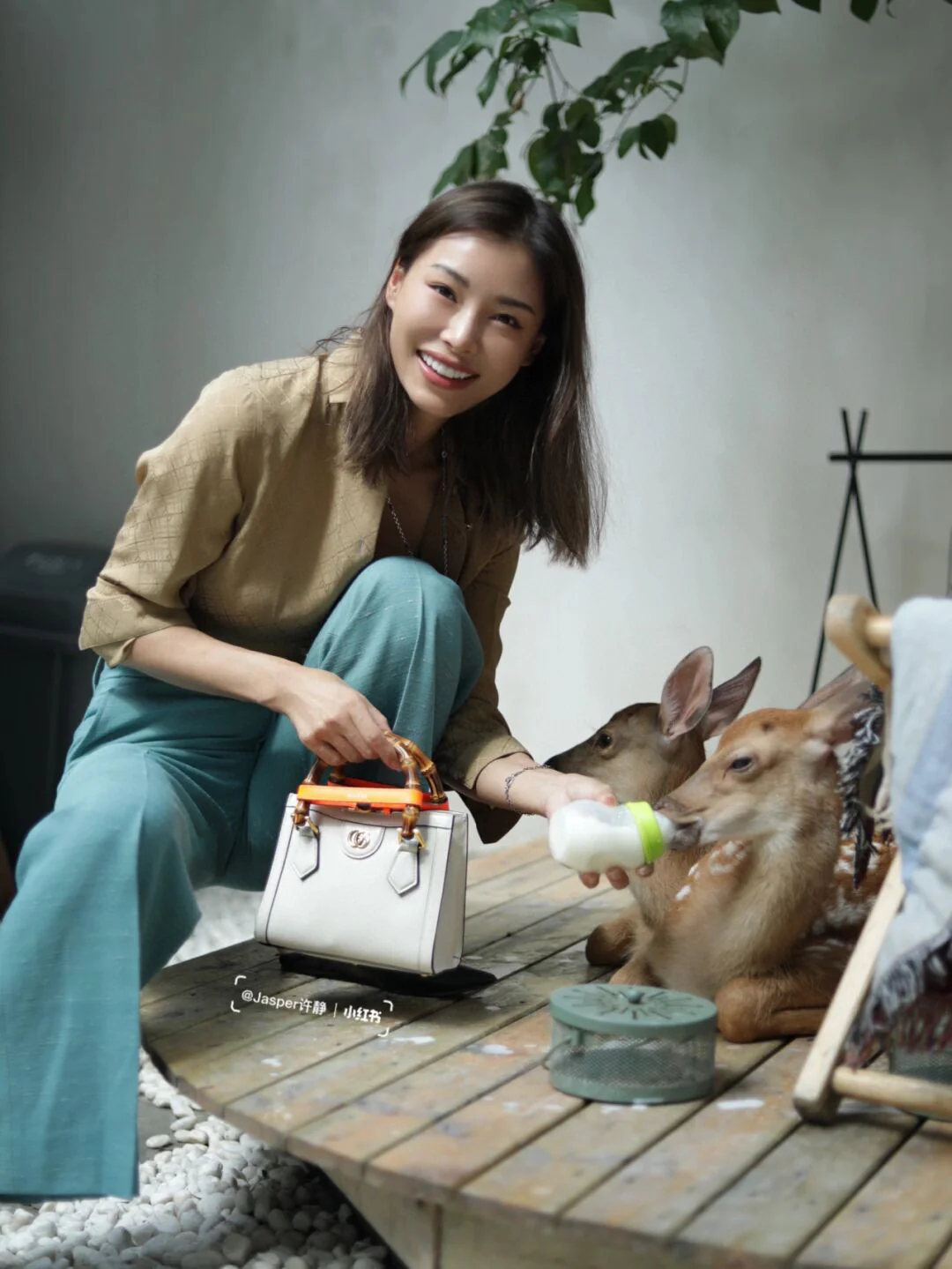 Сумка Gucci Bamboo - Фотографии в одежде - 1