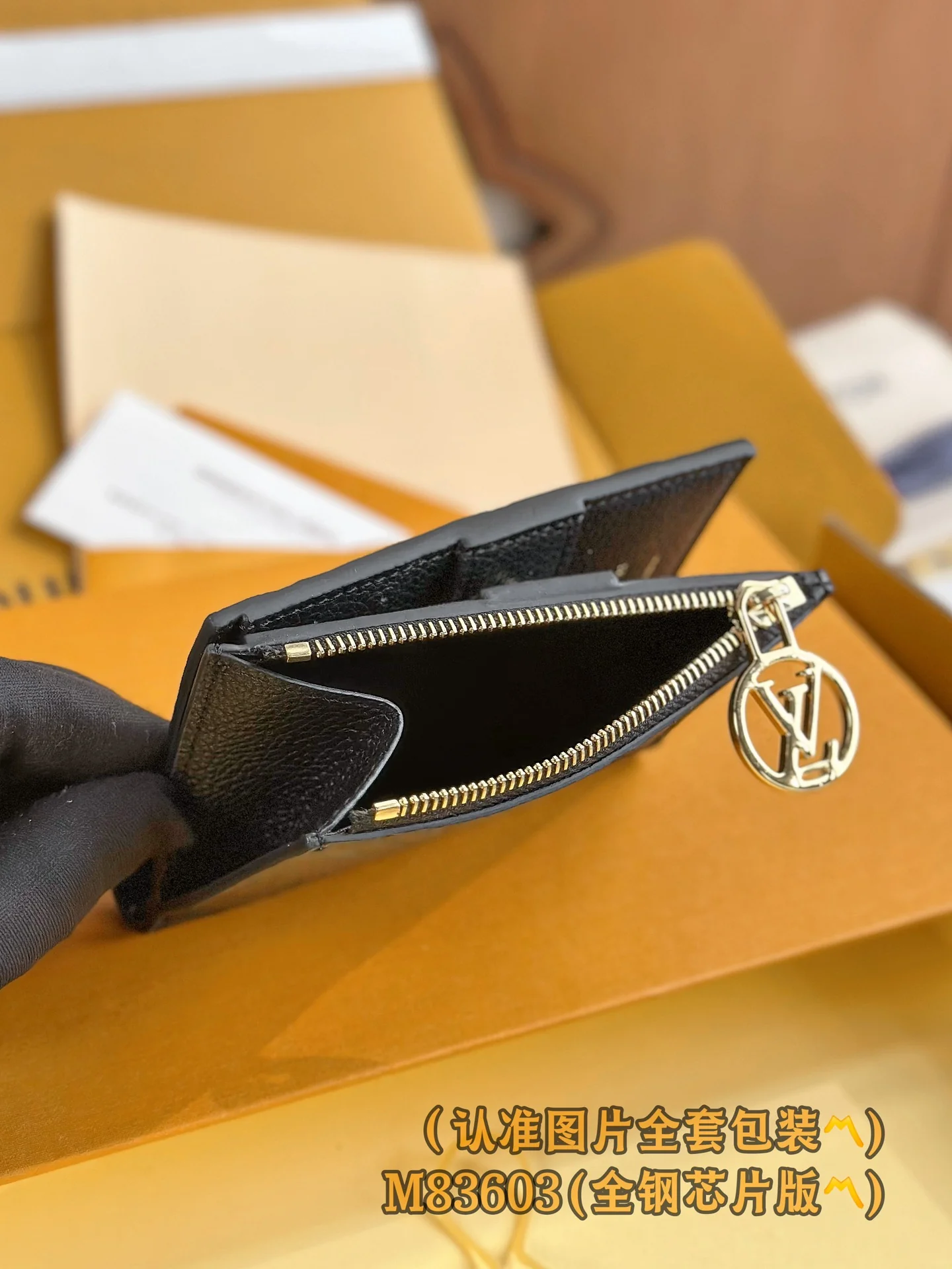 LV-m83603-Кошелек Lisa с тиснением, черный