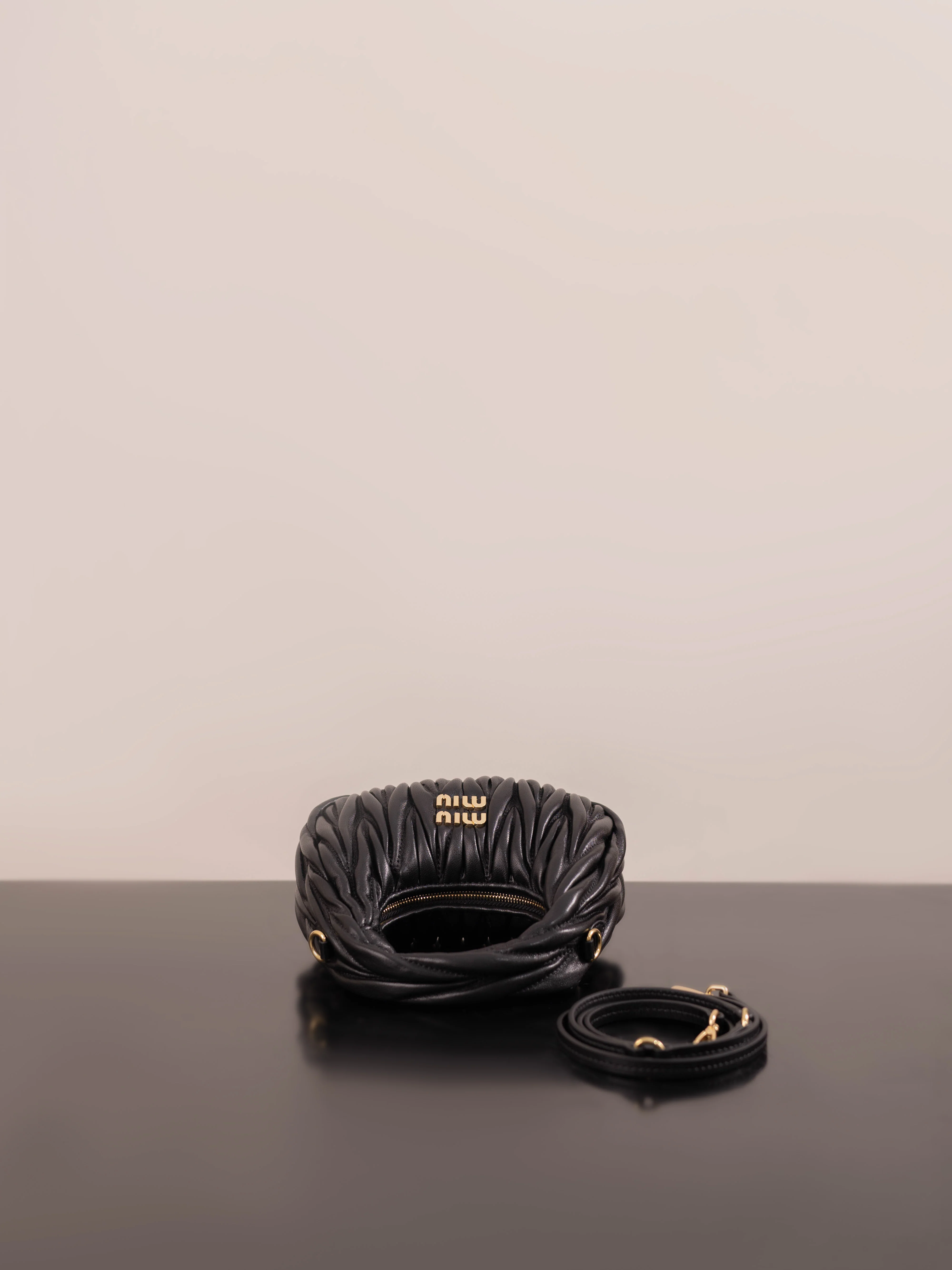 Miu Miu - Мини-сумочка из овечьей кожи - Черная - 1