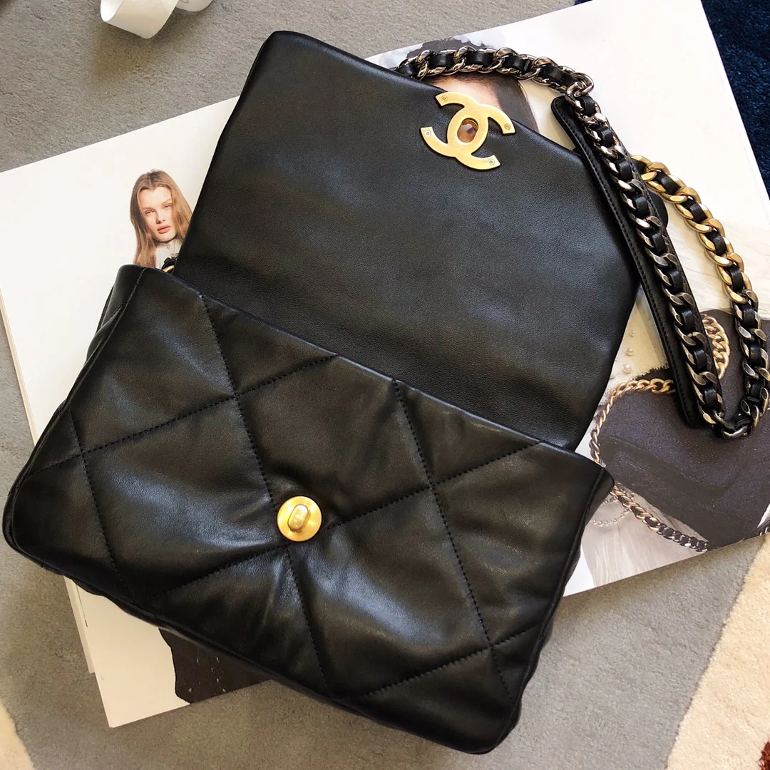 Маленькая сумочка Chanel 19bag - черная