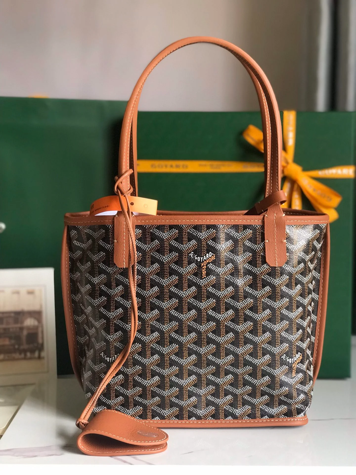 Двусторонняя сумка Goyard из телячьей кожи с цветочным узором - коричневая.