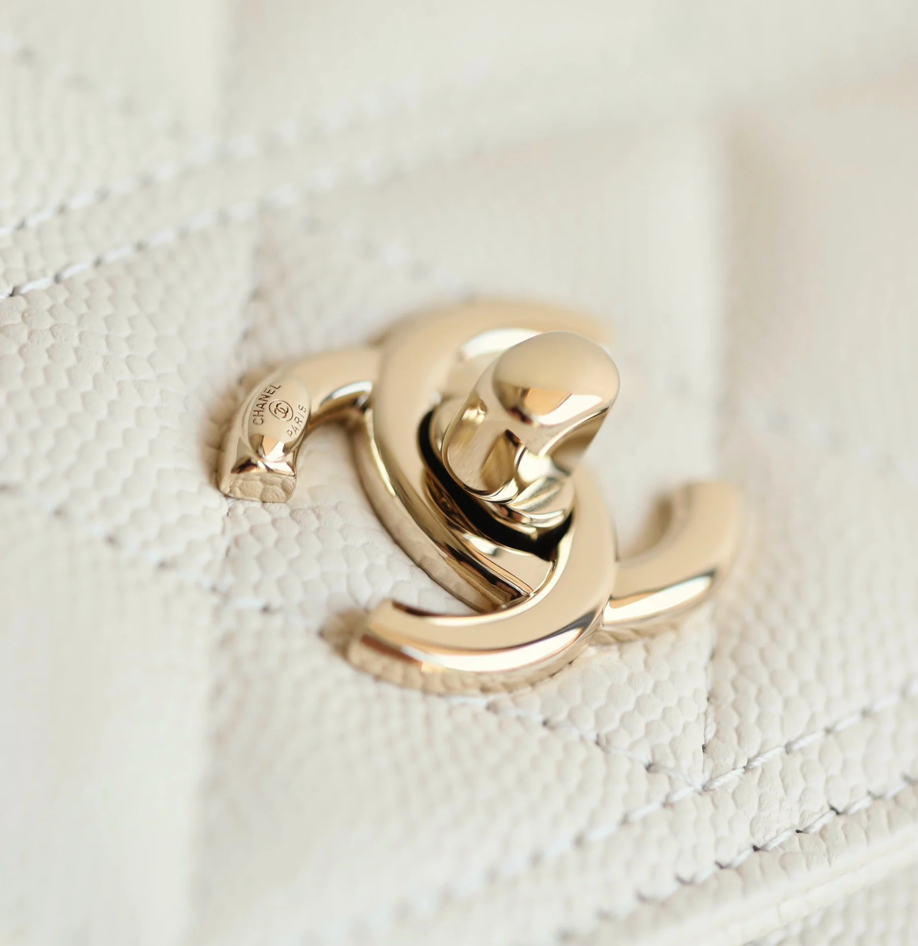 Рюкзак-мессенджер Chanel 25c - кремово-белый