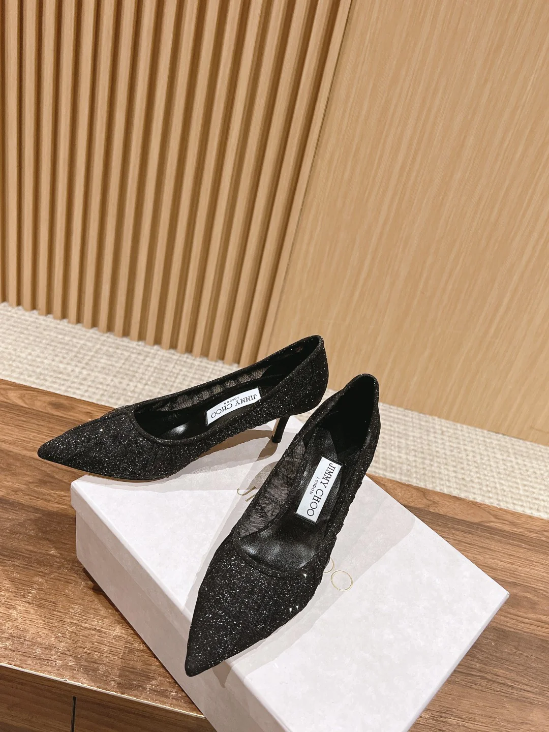 Jimmy - Сетчатые туфли на высоком каблуке с острым носком - Черные