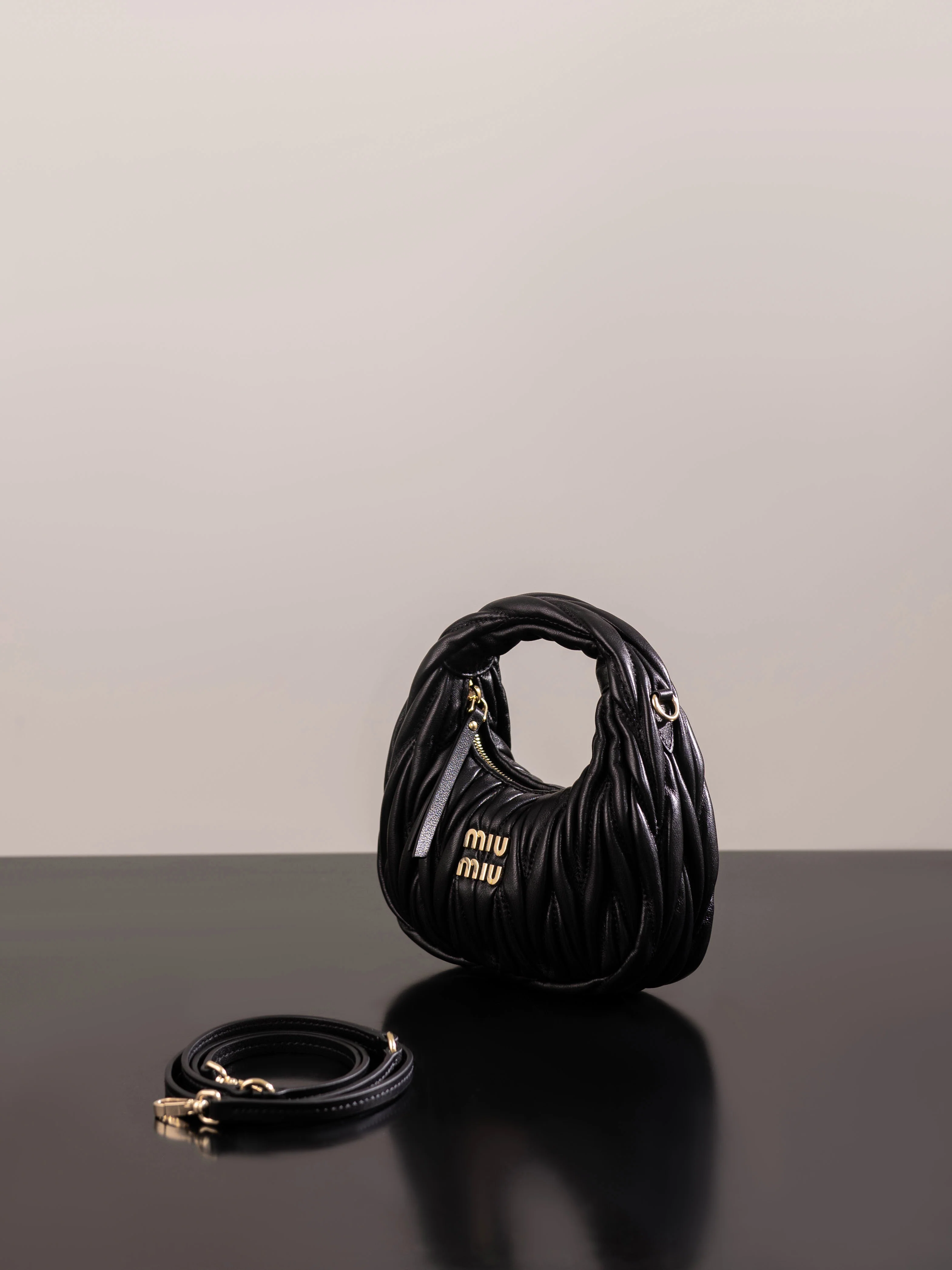 Miu Miu - Мини-сумочка из овечьей кожи - Черная - 1