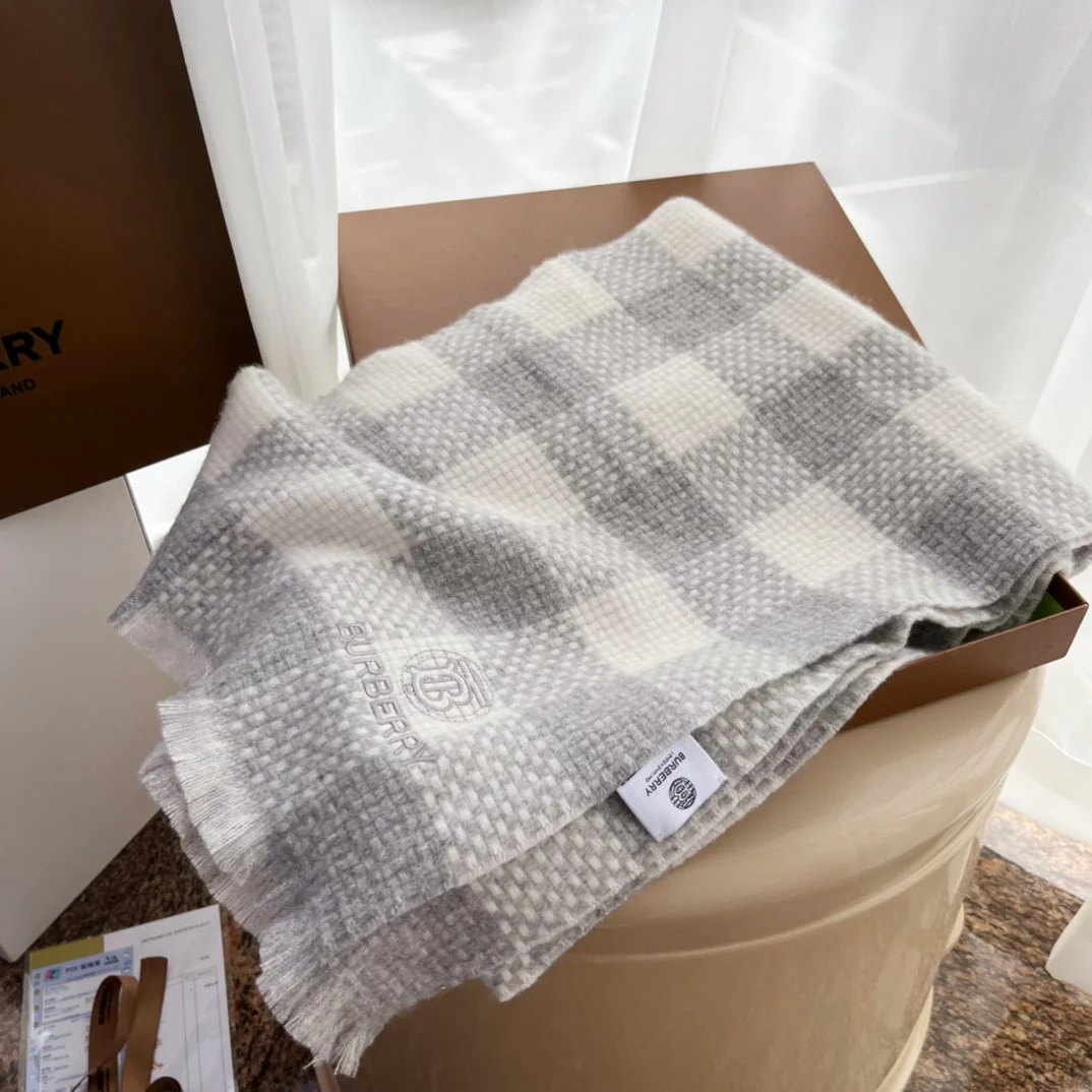 Шарф Burberry из усадочной шерсти в клетку - 32 см - 190 см - 125 г - 100% шерсть - серый