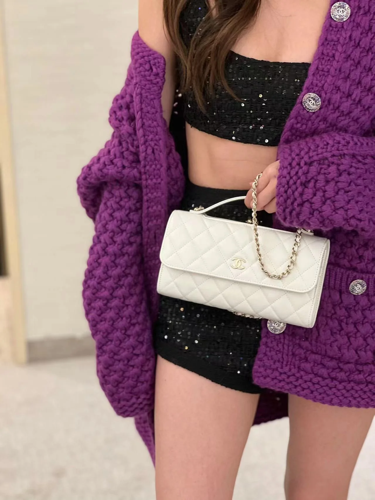 Вечерняя сумочка Chanel, новинка 2022 года - белая.