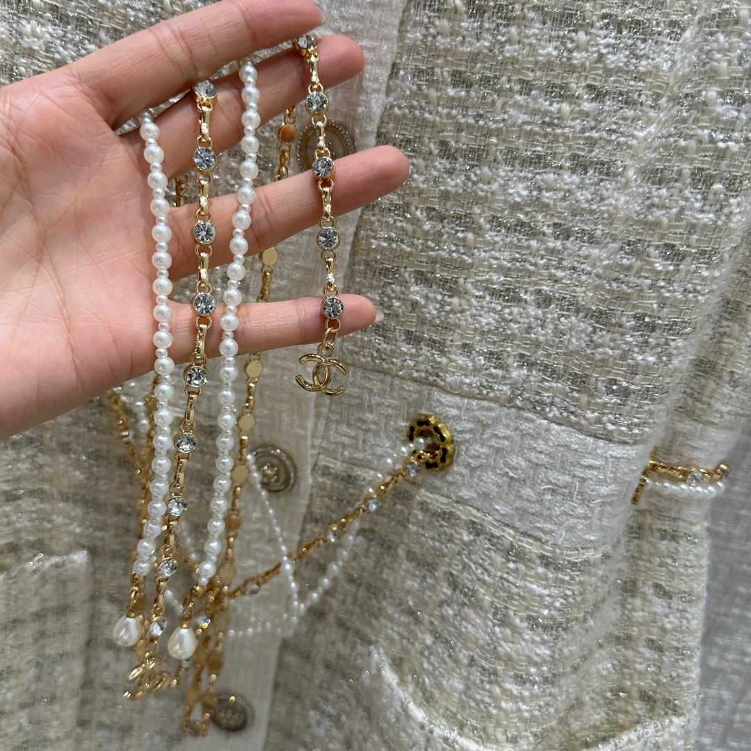 Chanel 2403 — Элегантный и изысканный жакет с двусторонним дизайном.