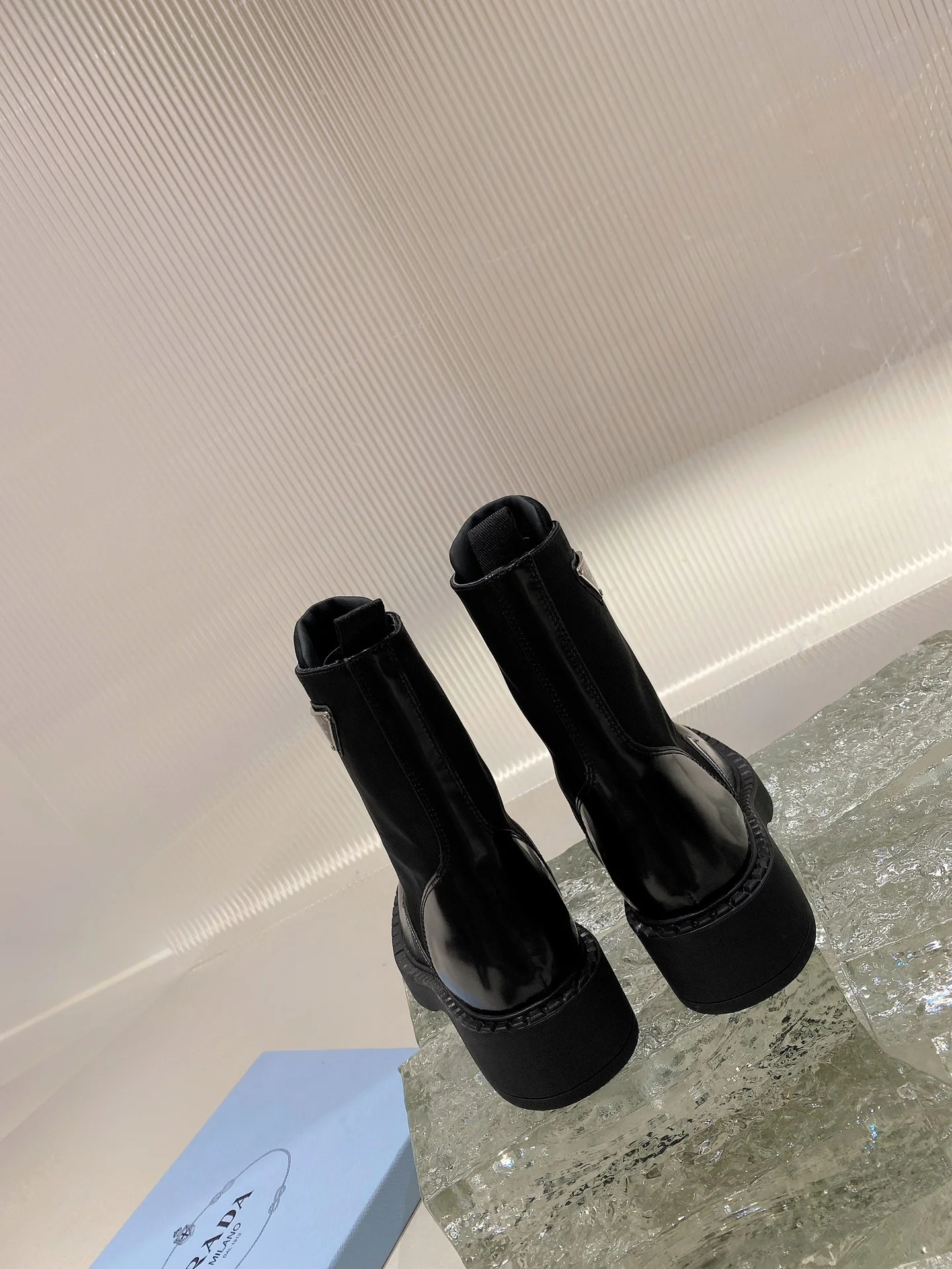 Prada - Уровень покупки через посредника - Ботинки с серебряной пряжкой - 1