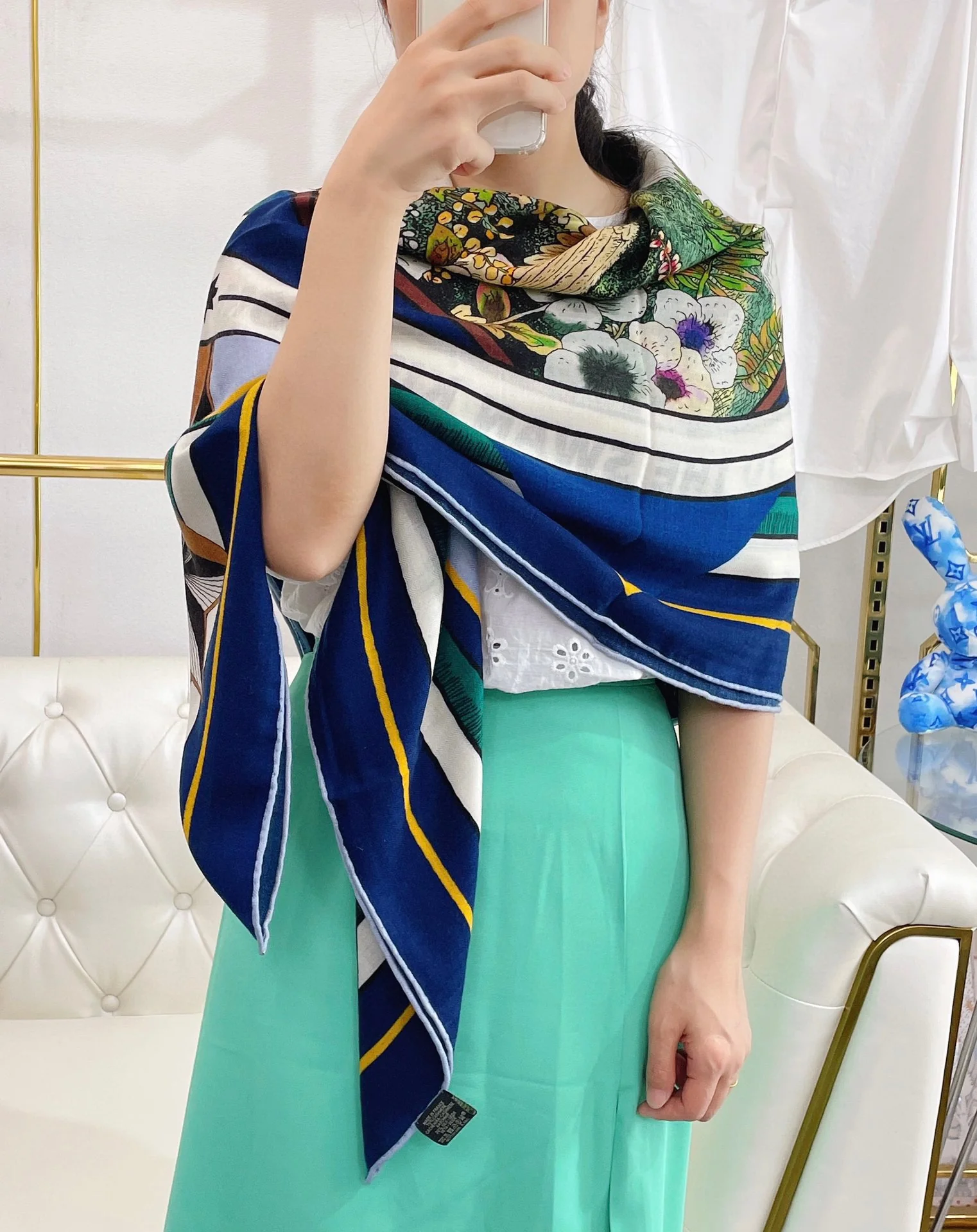 Бархатная шаль Burberry Artisan, 140 см, 70% кашемир, 30% шелк.