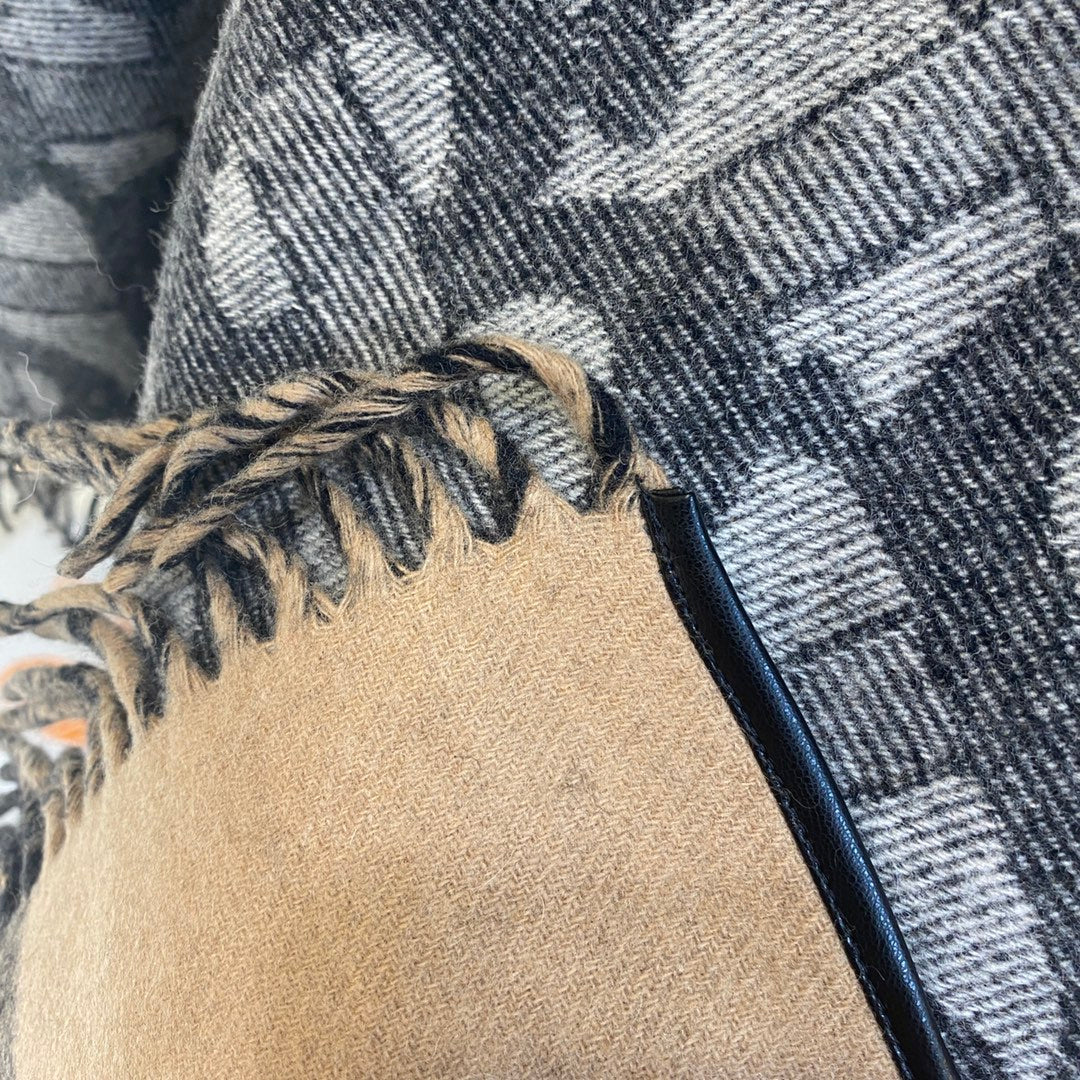 Двусторонняя шаль Burberry TB с монограммой и жаккардовым узором - 140-140 см