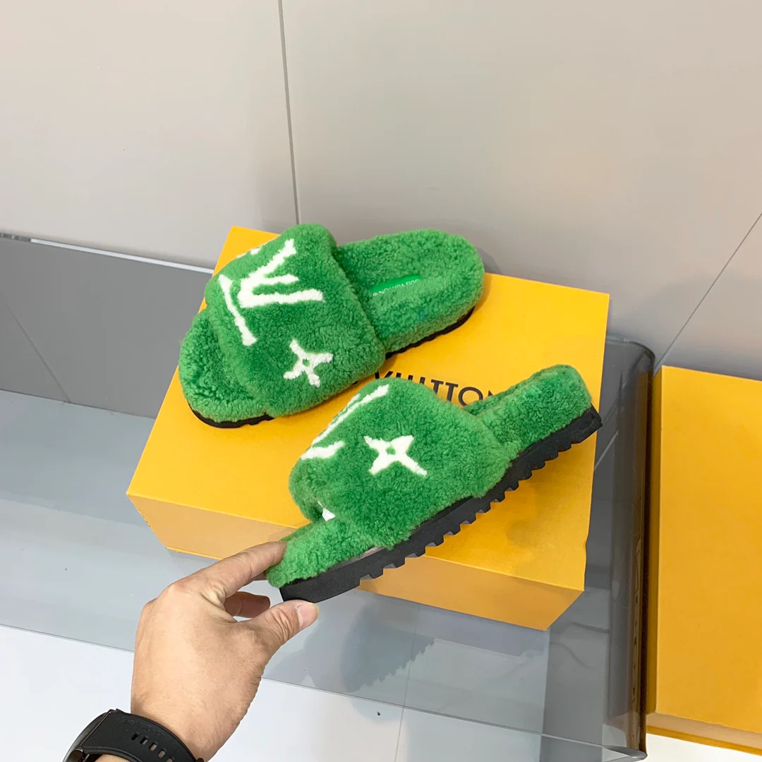 Новинка ранней весны 2022 года от LV - Меховые тапочки - Зеленые