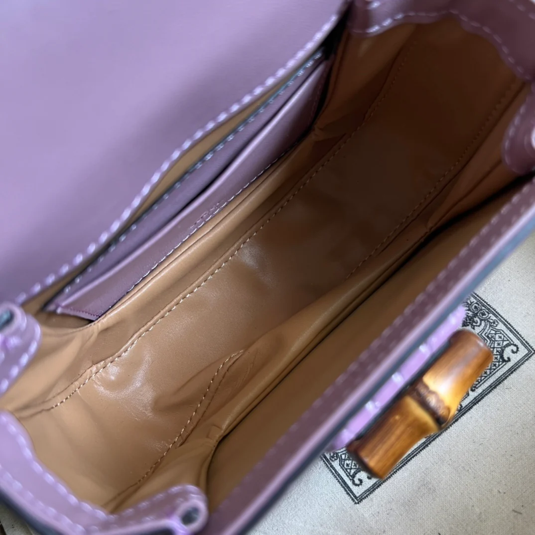 Сумка Gucci Bamboo - из кожи с рисунком под крокодила - фиолетовая