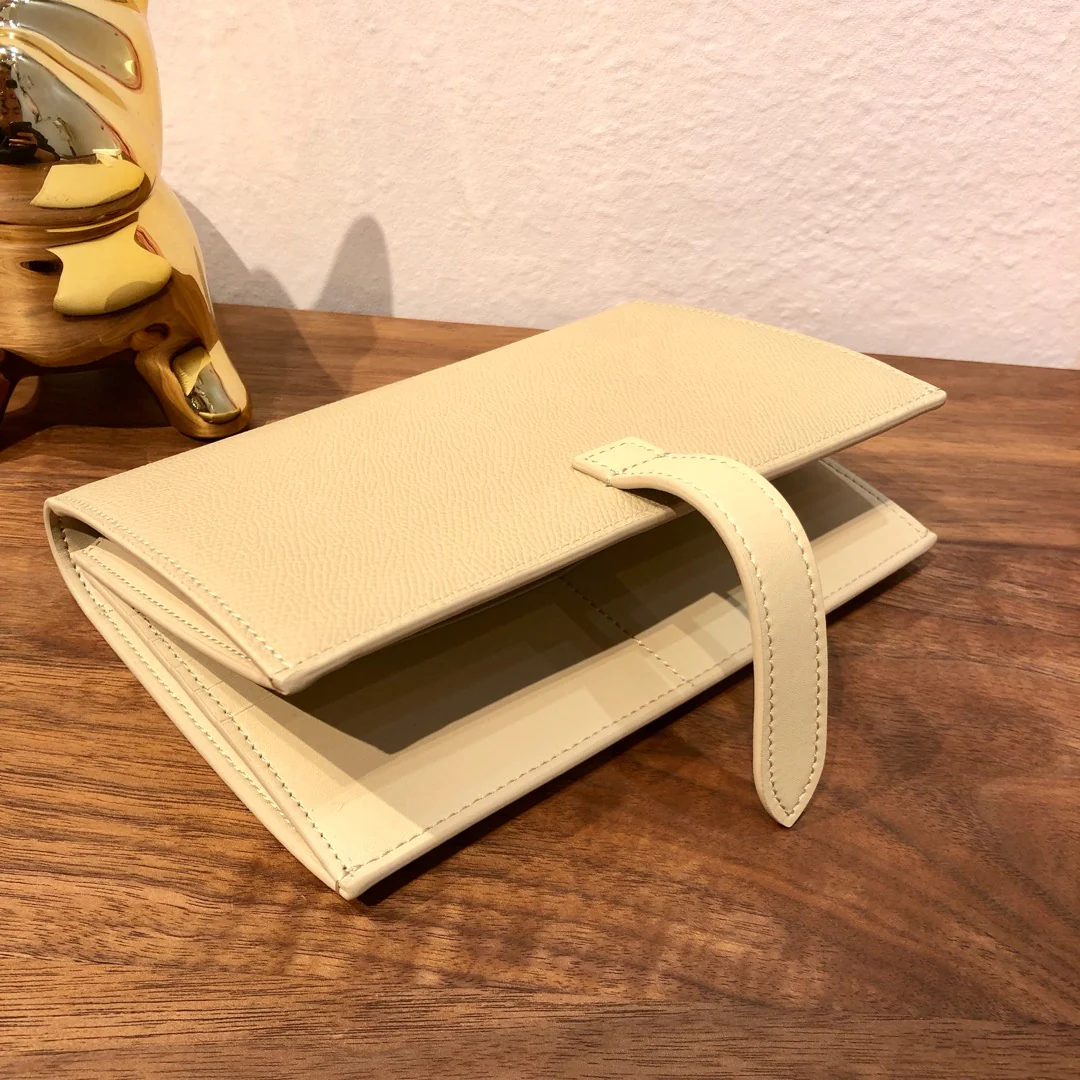 Кошелек Celine с ремешком из зернистой телячьей кожи - 1 шт.