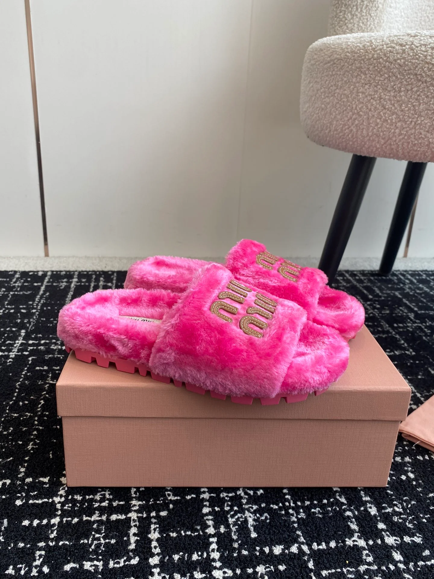 Шерстяные тапочки Miu Miu 2024 - розовые