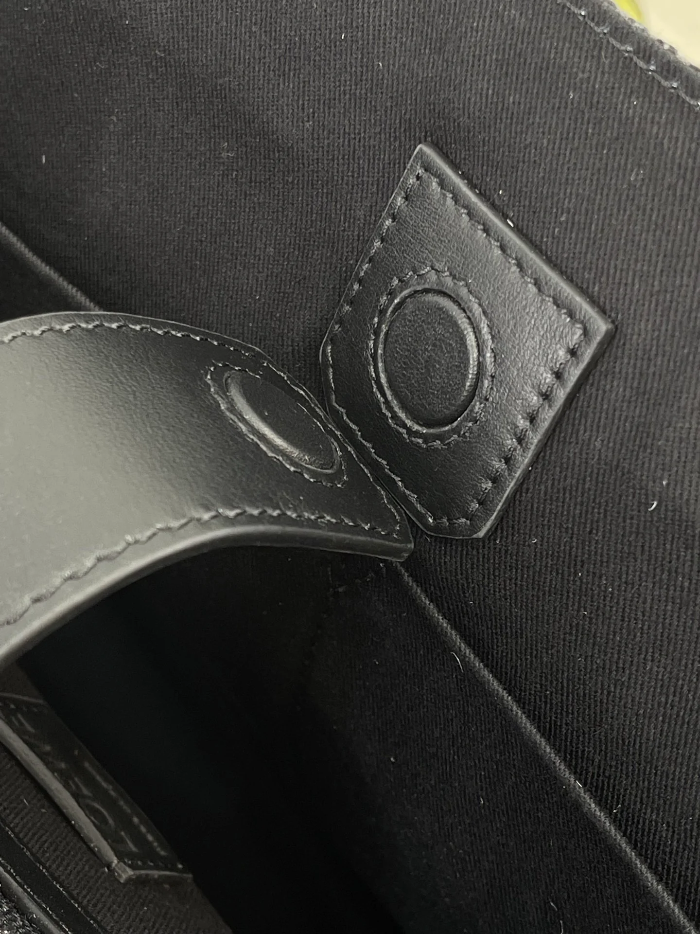 Сумка-тоут Loewe Buckle Monogram Straight с регулируемой длиной ручек