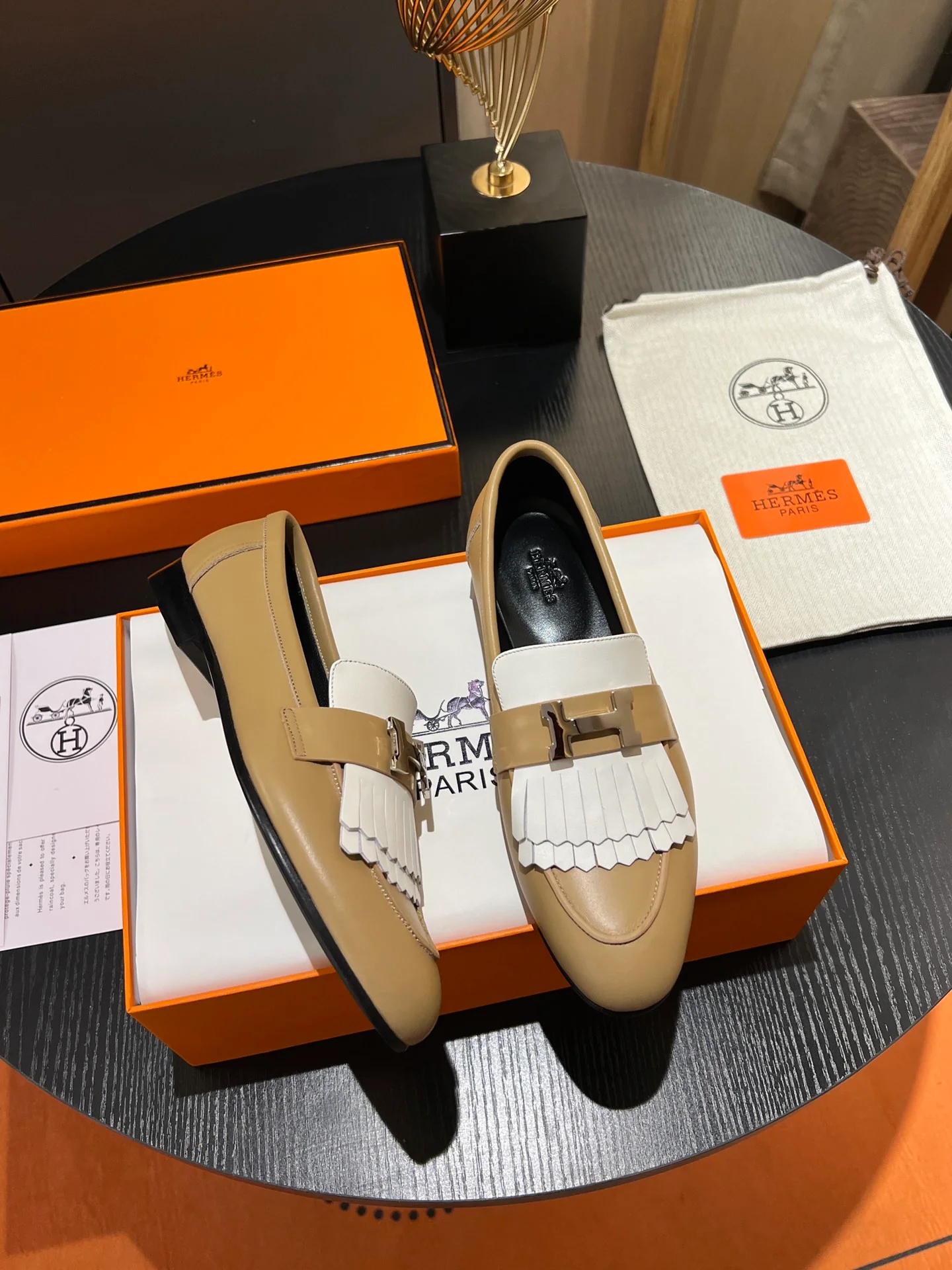Лоферы Hermes 2024h с пряжкой - коричневые - 1