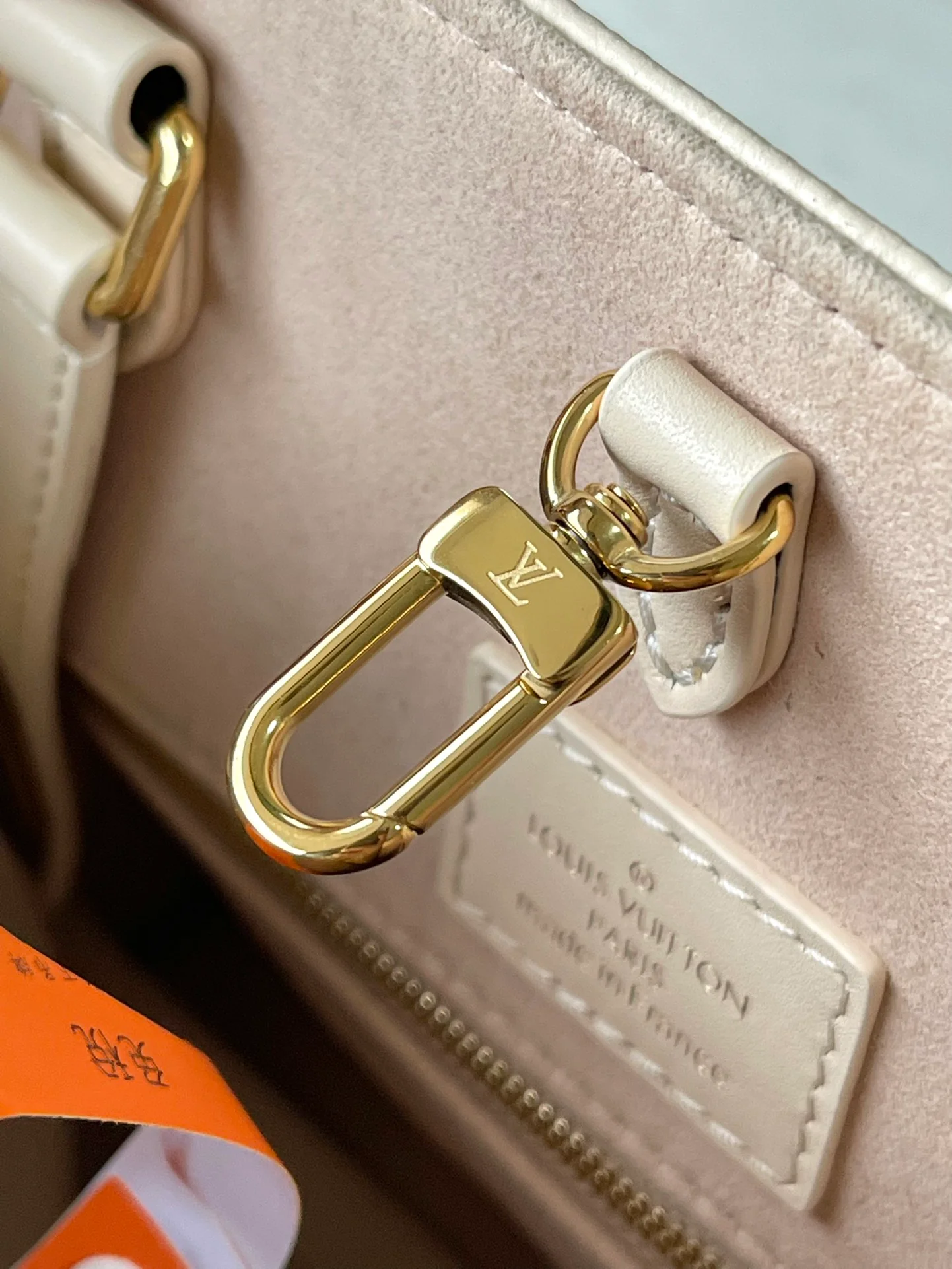 m21575-LV-onthego-mm-off-white