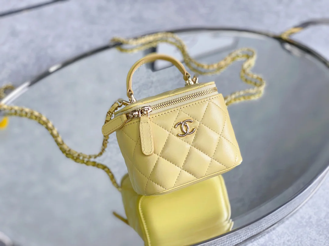 Новинка от Chanel 2022 года - Футляр для помады - Маленькая коробочка - Мини-версия ?Куриного желтка?