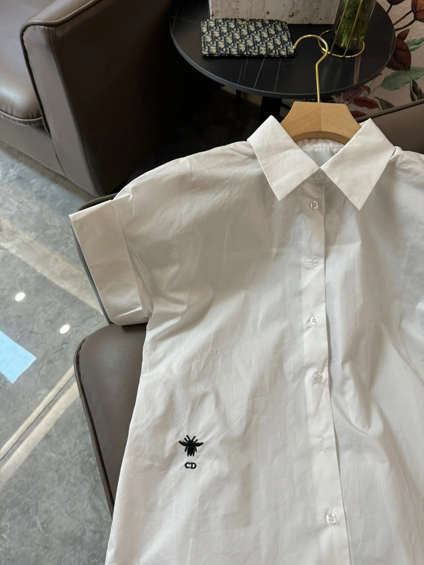 Хлопковая рубашка Dior 2403-24ss с вышивкой пчелы, с коротким рукавом, белая.