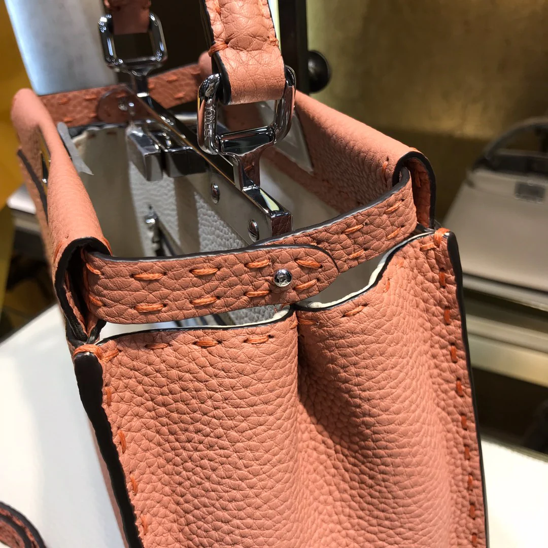 Розовая мини-сумка Fendi Peekaboo Selleria