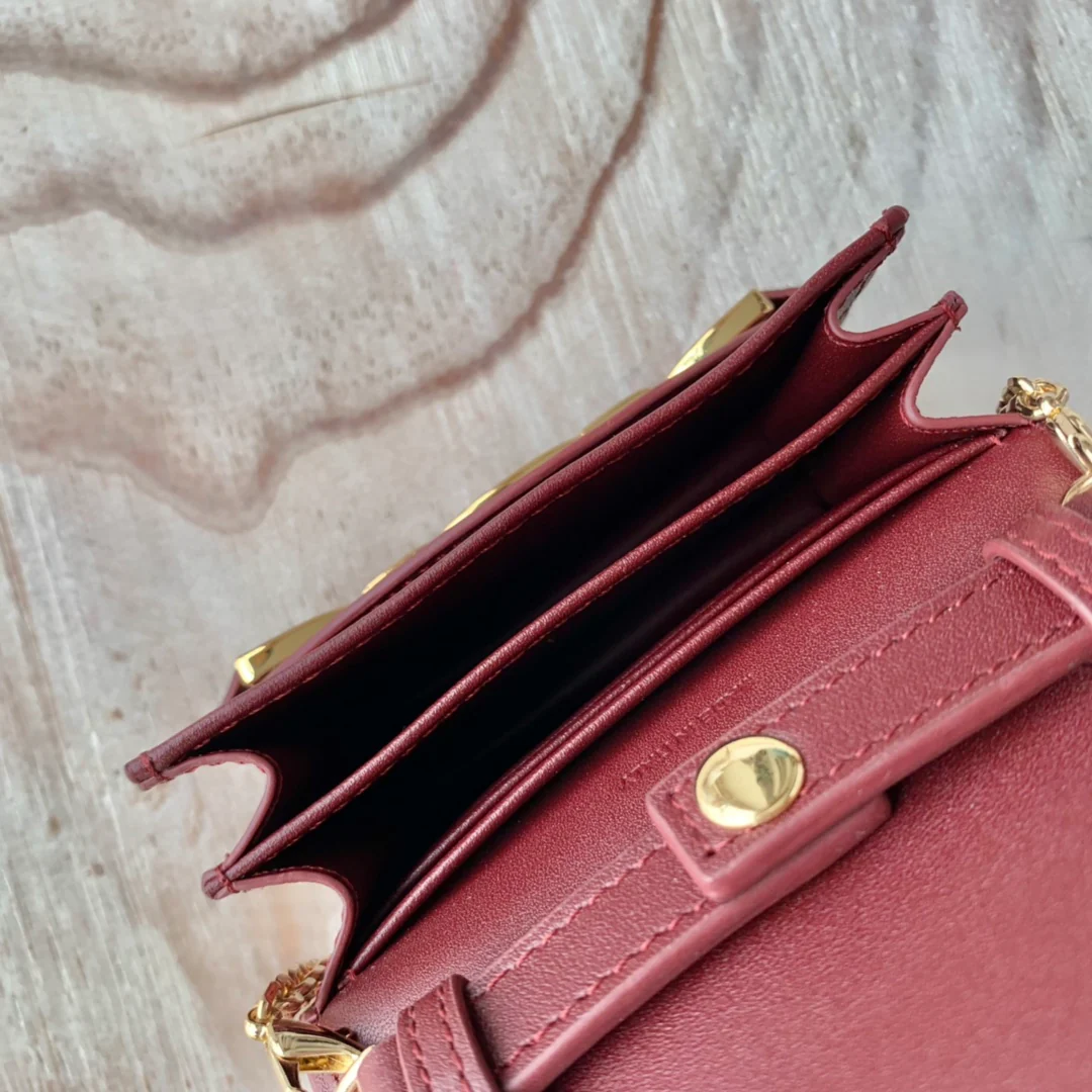 Celine - Держатель для карт на цепочке из глянцевой телячьей кожи - 2 шт.