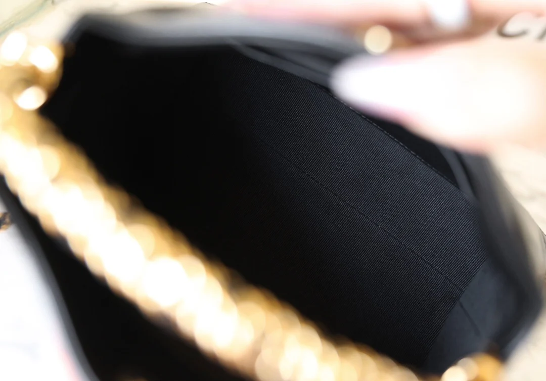 Сумка-хобо Chanel с витой ручкой - черная