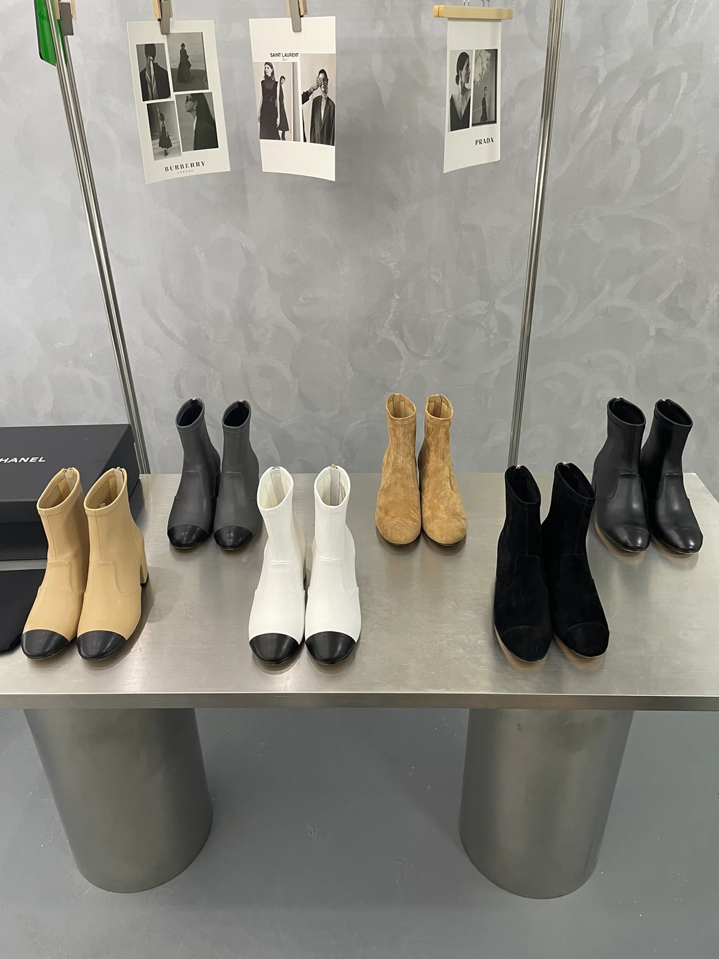 Ботильоны Chanel на массивном каблуке с острым носком - изображение из коллекции