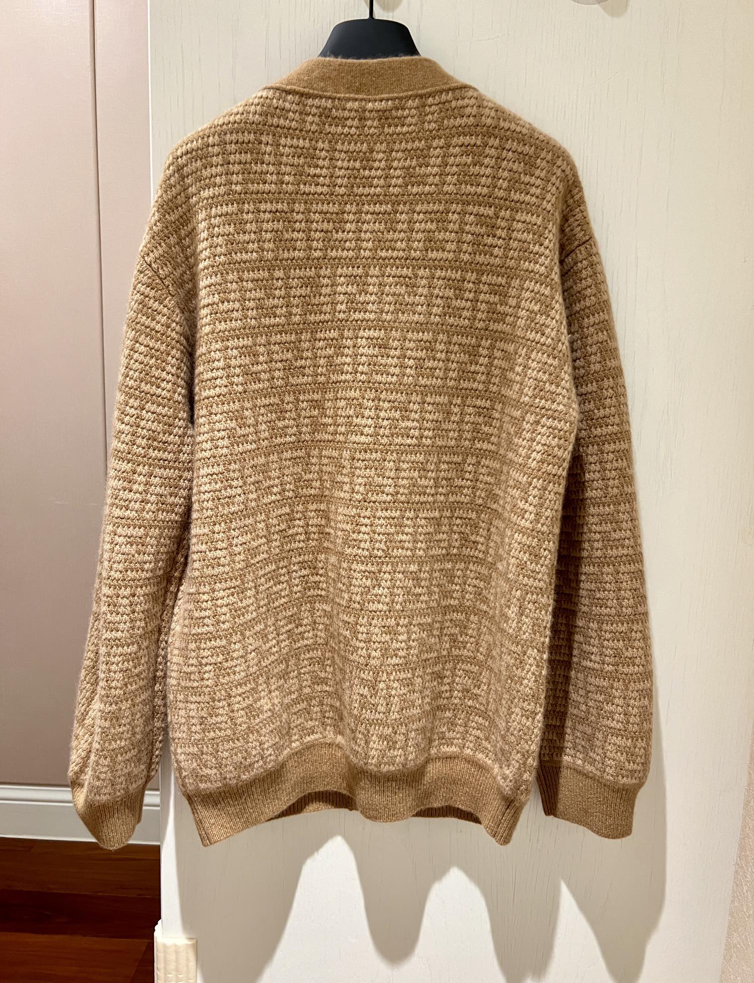 Кардиган Fendi-2403 с V-образным вырезом