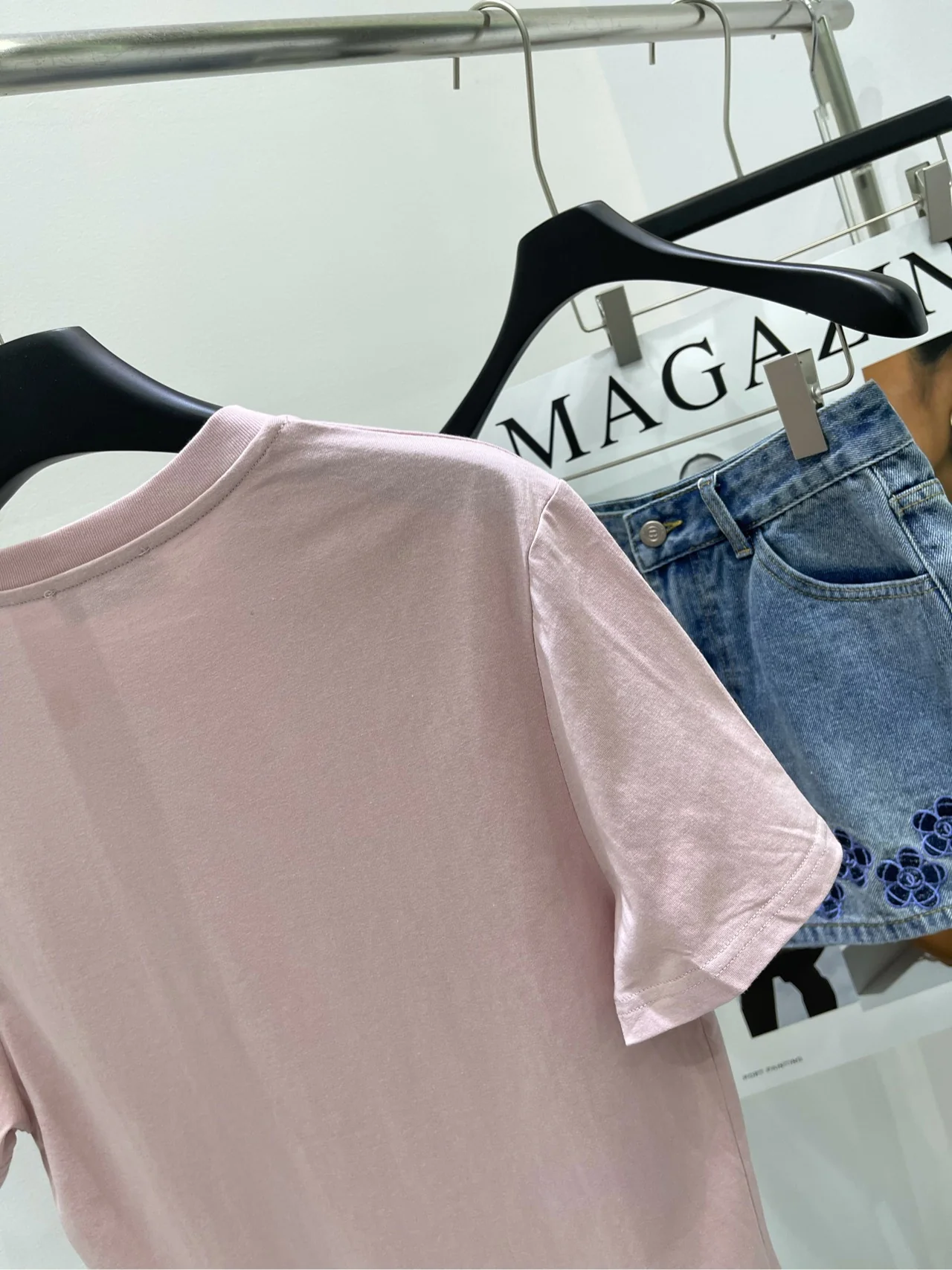 Miu Miu-2404-Розовая футболка с коротким рукавом и аппликацией в виде букв