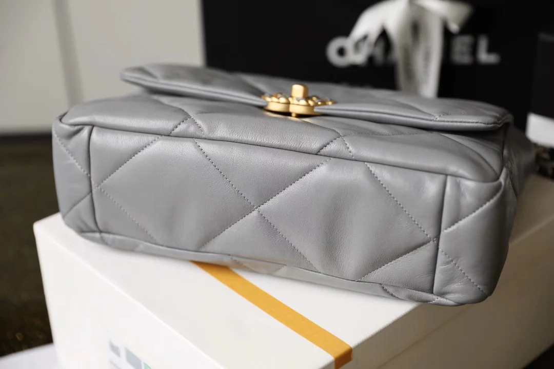 Сумка Chanel 19 — средне-серый