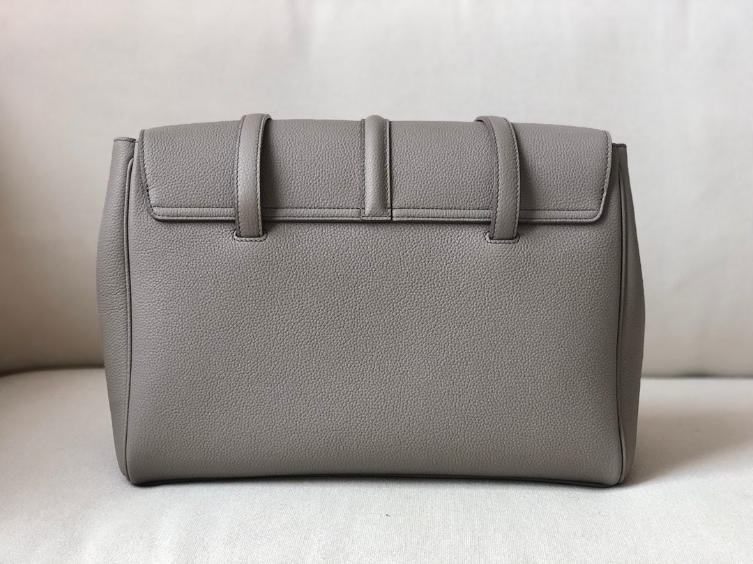 Сумка Celine Soft 16 из зернистой кожи средней толщины