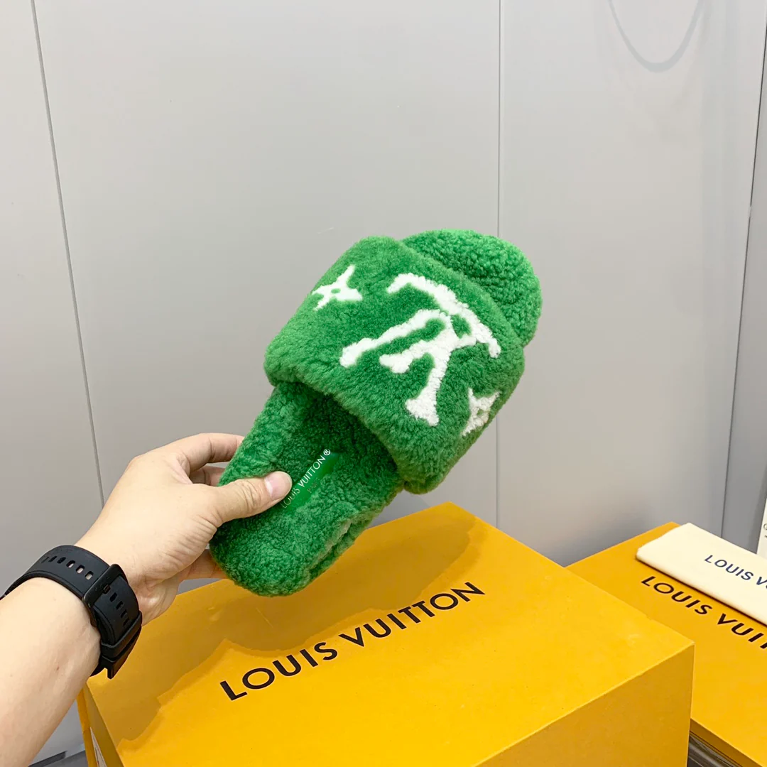 Новинка ранней весны 2022 года от LV - Меховые тапочки - Зеленые
