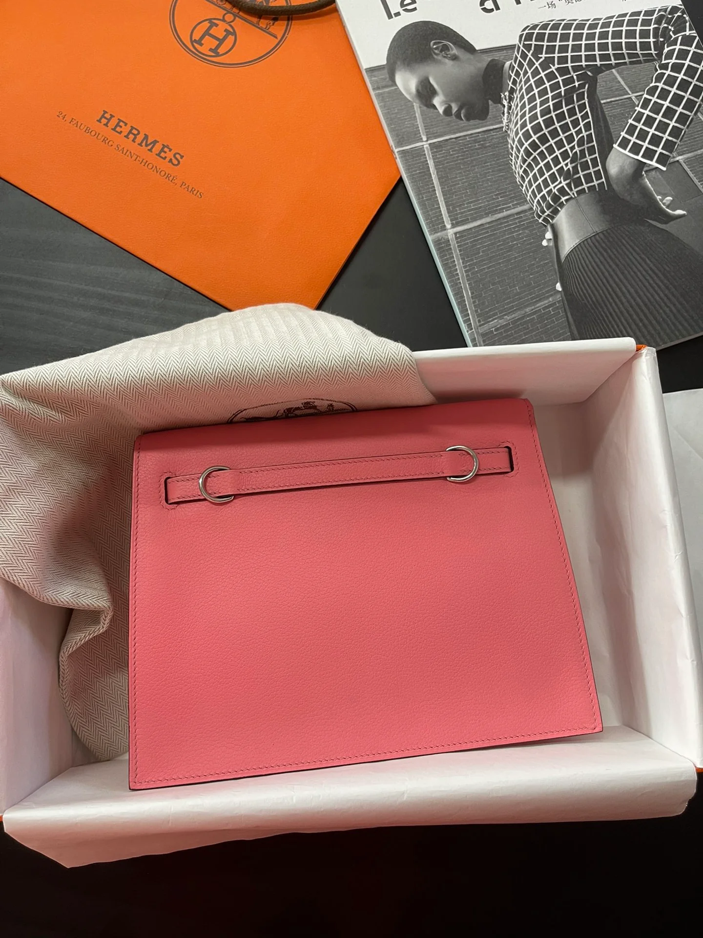 Помада-пудра Hermes Kelly Danse Evercolor с серебряной пряжкой