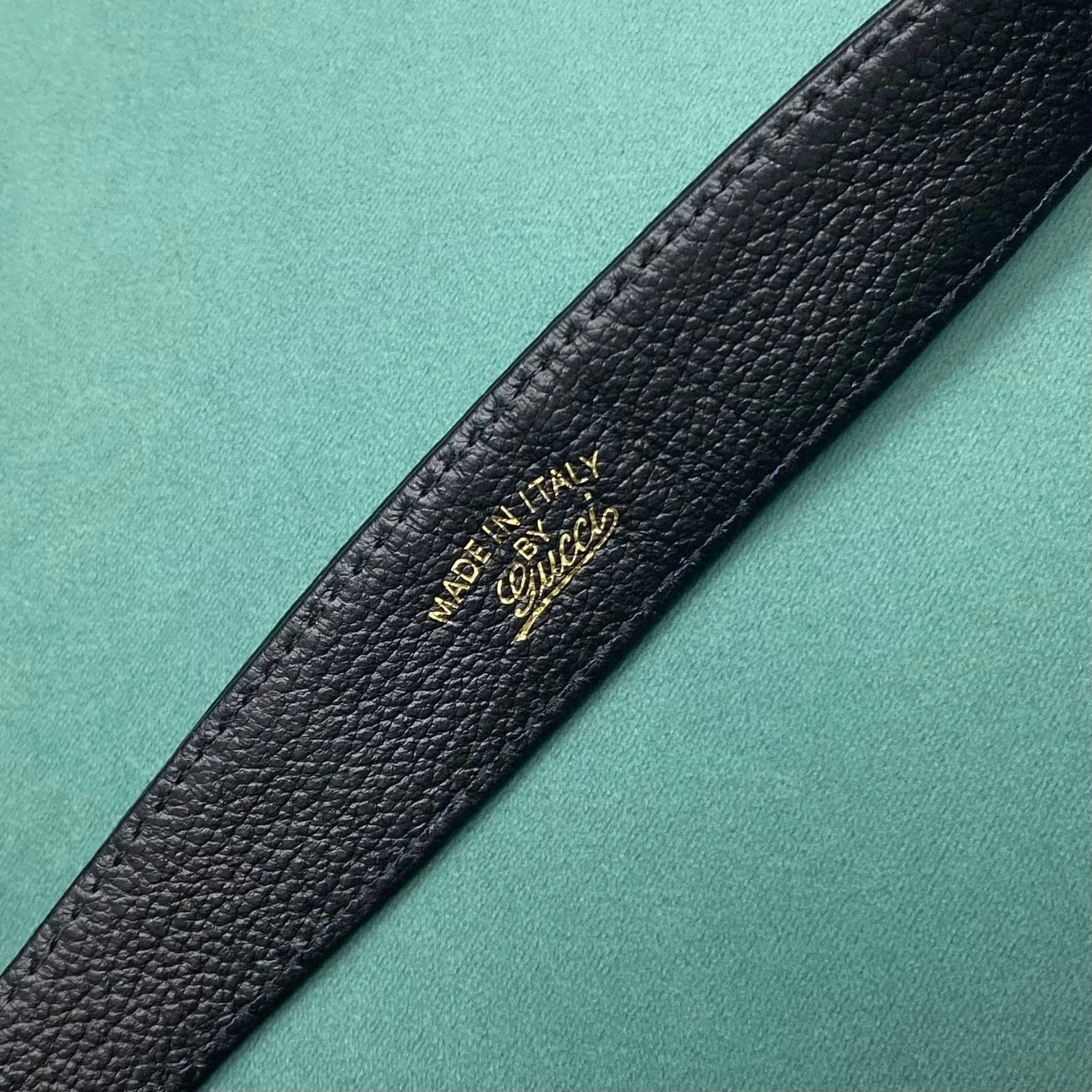 Сумка Gucci на цепочке через плечо - черная