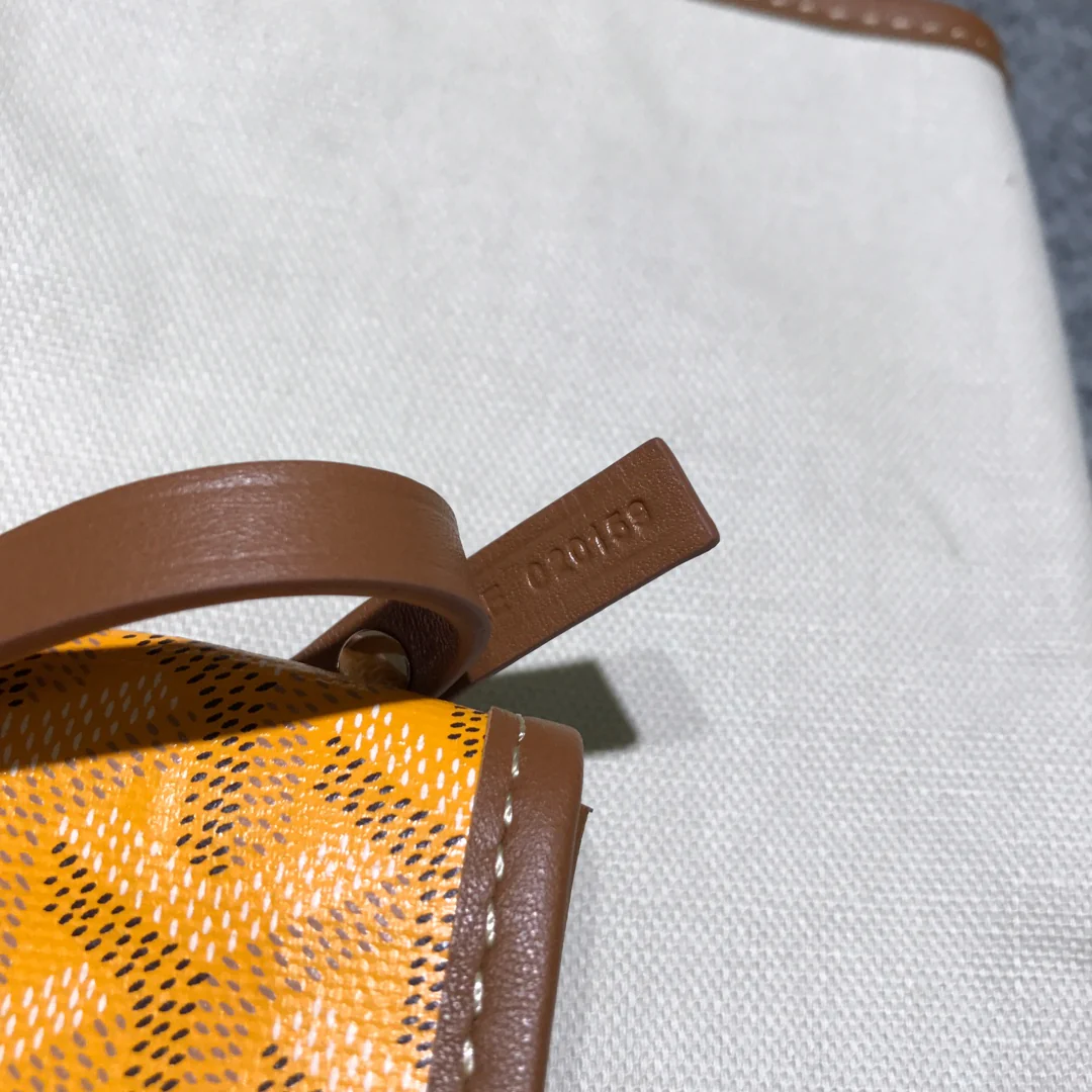 Гоярд-Сент-Луи-Пертюи-желтый