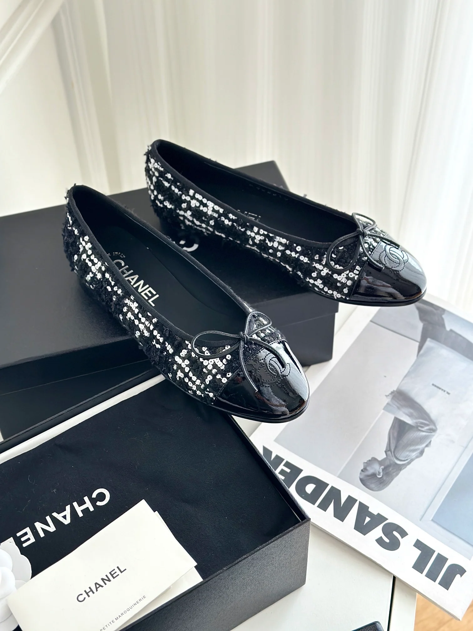 Новинка Chanel 2023 года - Классические балетки в твидовом стиле