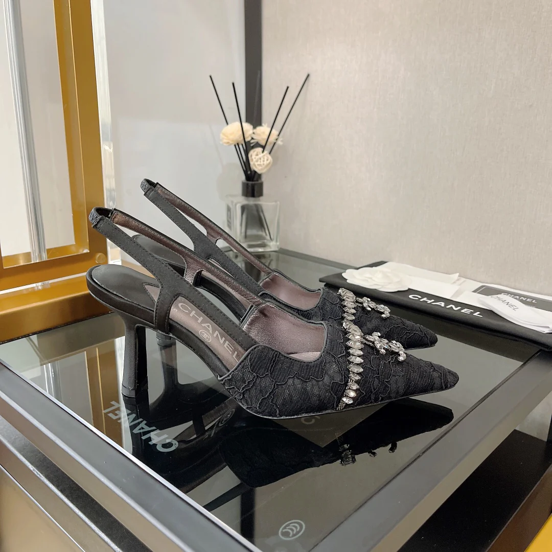 Туфли Chanel на высоком каблуке с кружевной пряжкой и стразами - Винтажная коллекция - 6-5 см