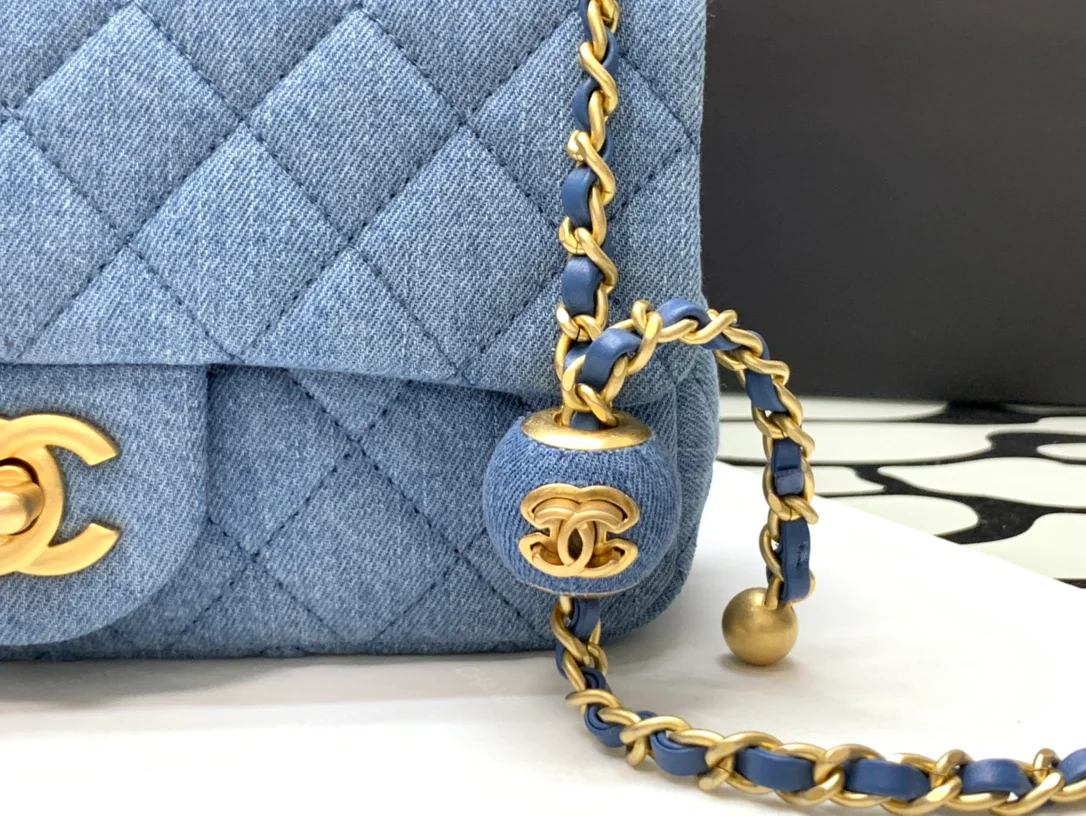 Chanel - Сумка с квадратным клапаном 