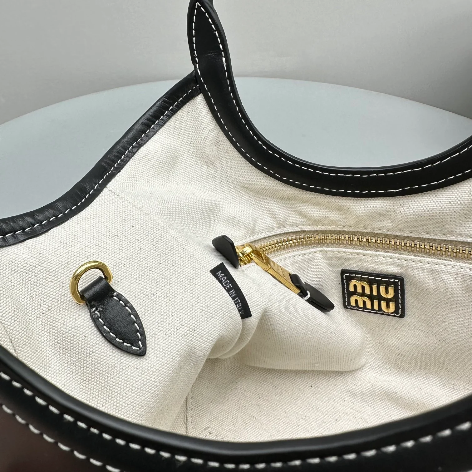 Сумка-тоут Miu Miu Ivy - маленькая, черная.