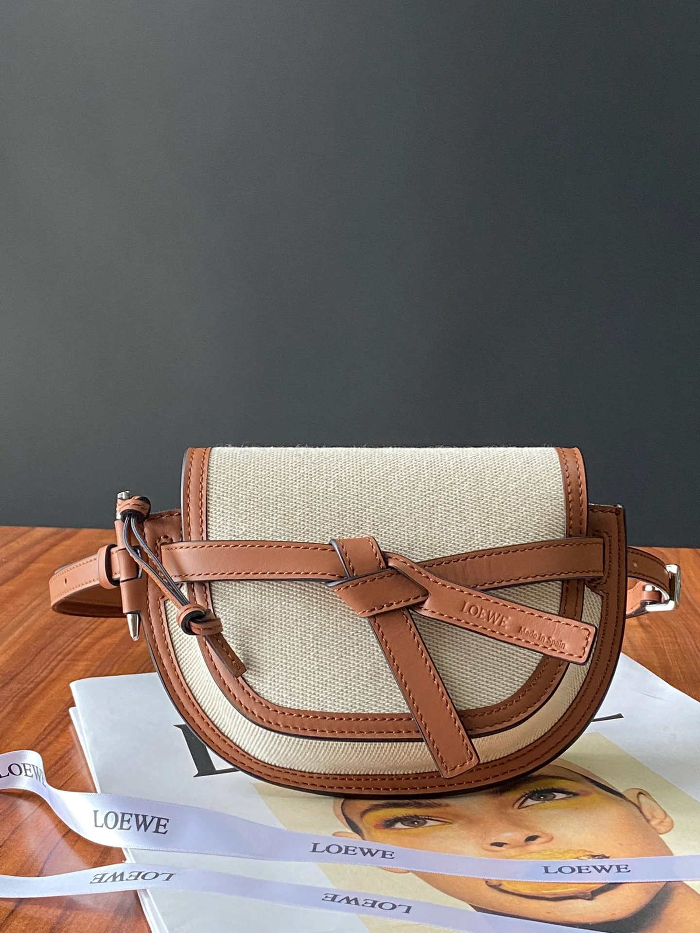 Loewe-gate-mini-21x12-5x9-5-cm-17