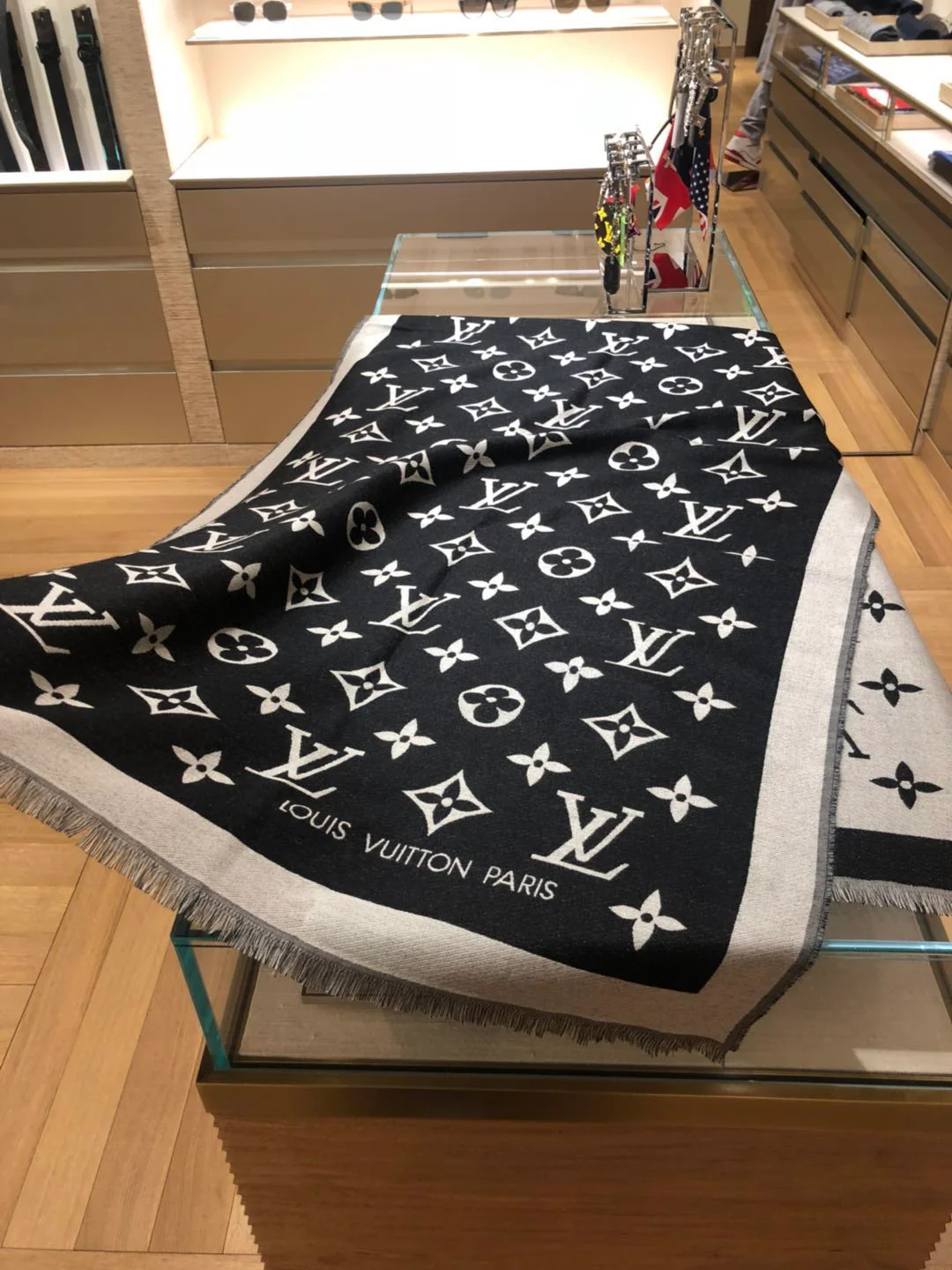 Шерстяной жаккардовый шарф LV Miss LV - 75-200 см